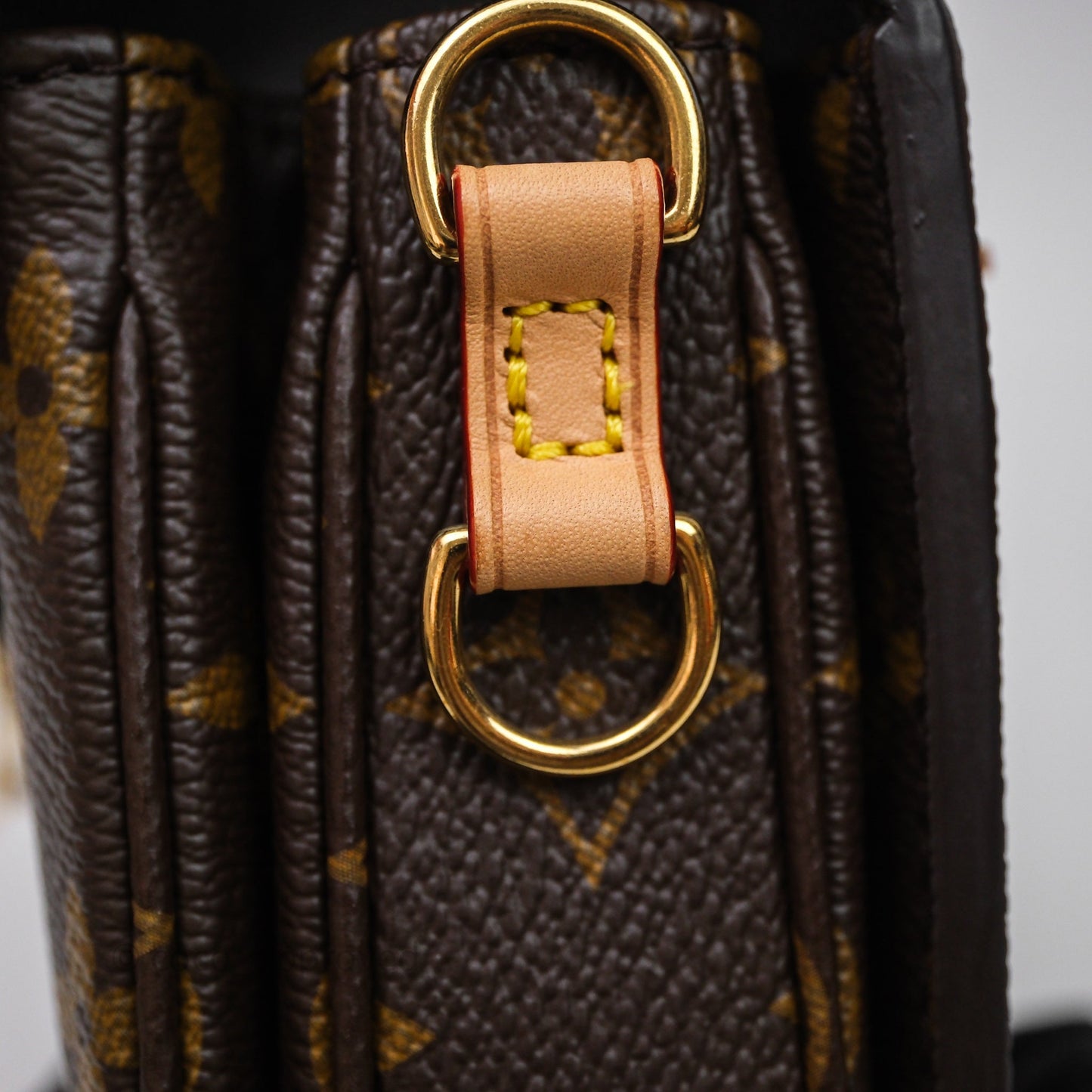 Louis Vuitton Pochette Métis East West Monogram Canvas