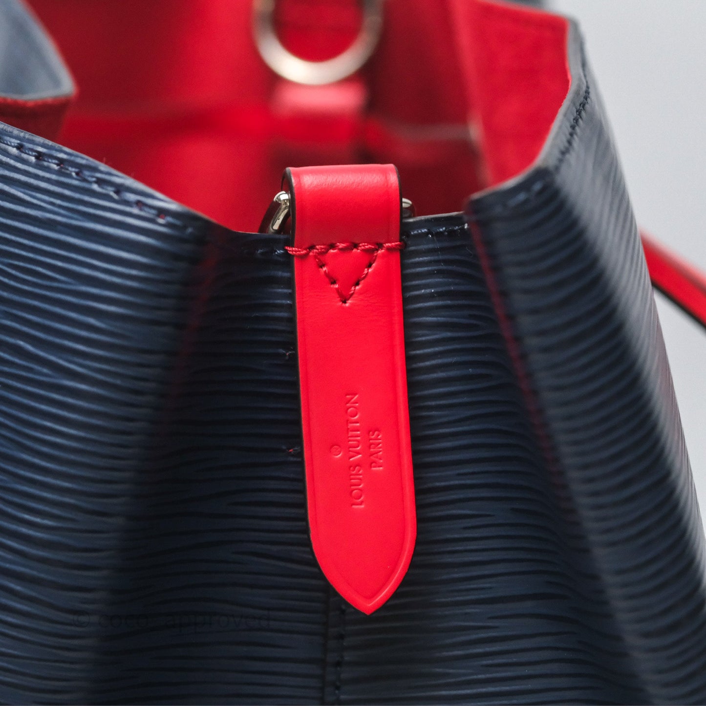 Louis Vuitton Neonoe MM Navy / Red Epi