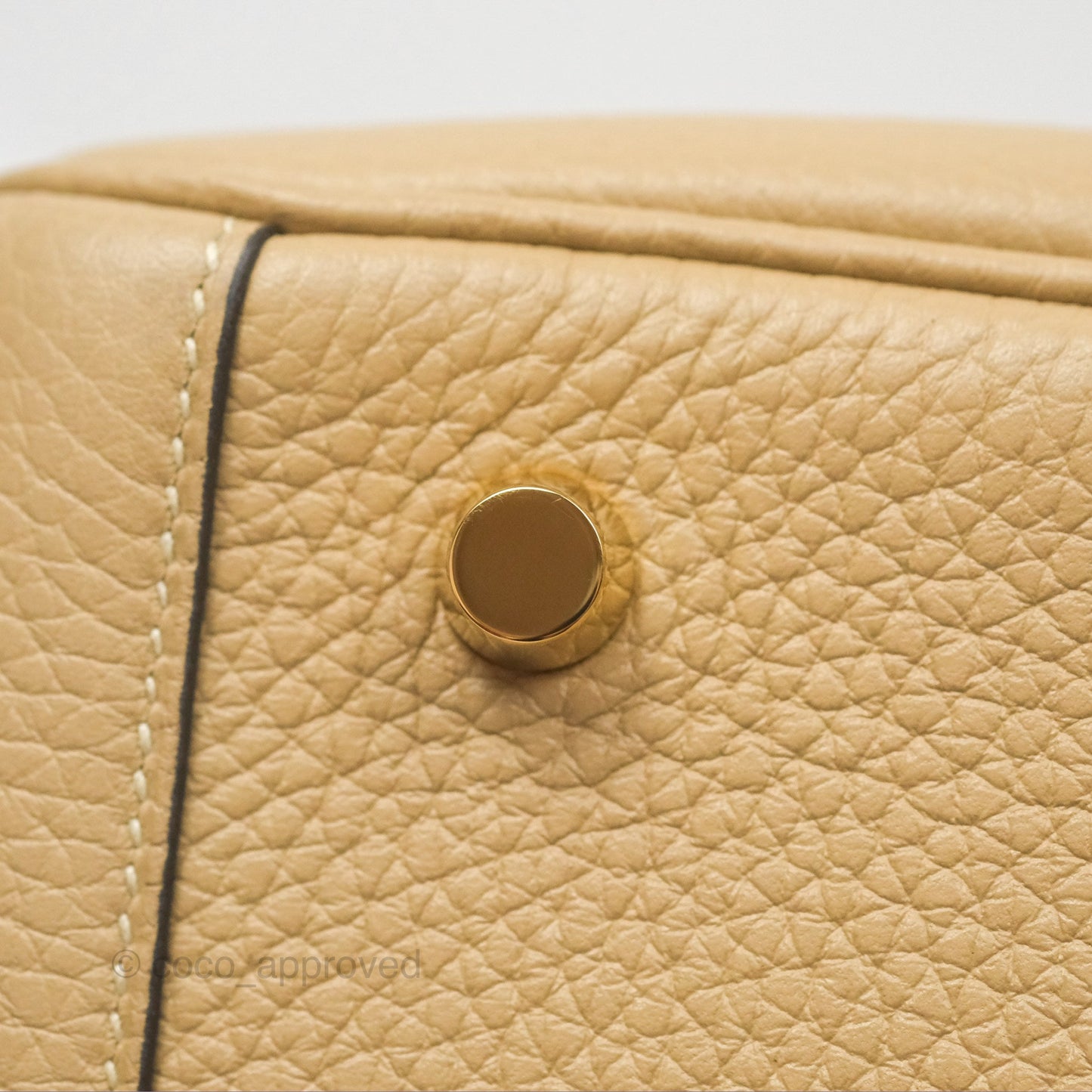 Hermès Lindy 26 Trench Clemence Gold Hardware