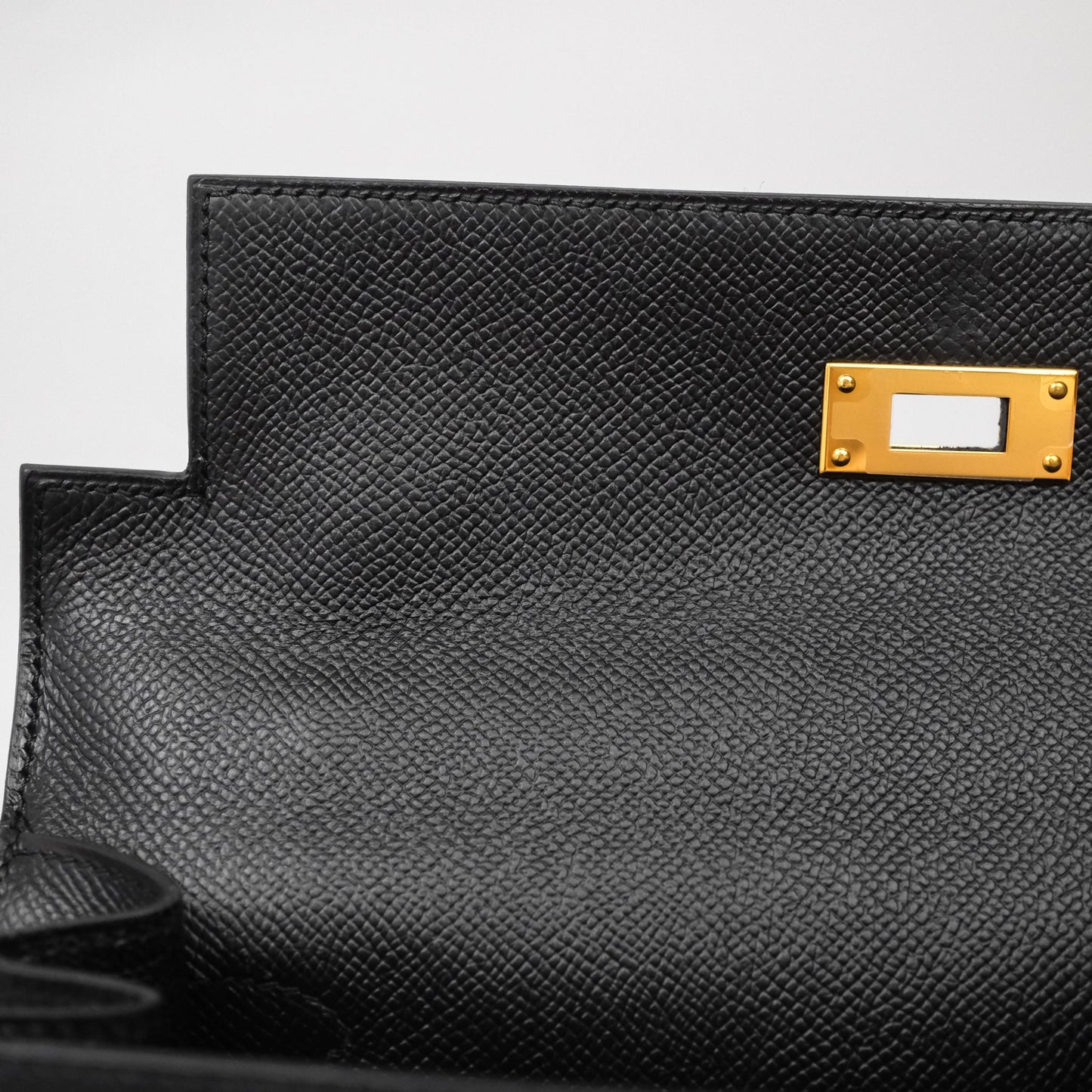 Hermès Kelly 28 Noir 89 Epsom Gold Hardware
