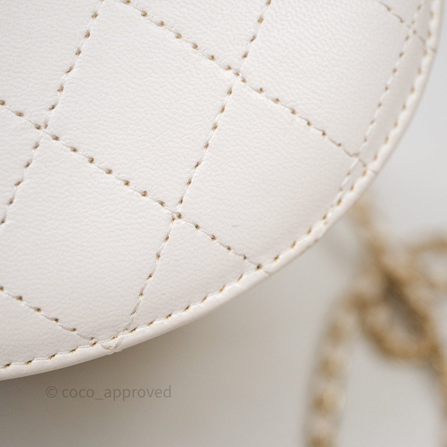 Chanel Quilted Round Vanity Clutch With Chain White Lambskin Gold Hardware