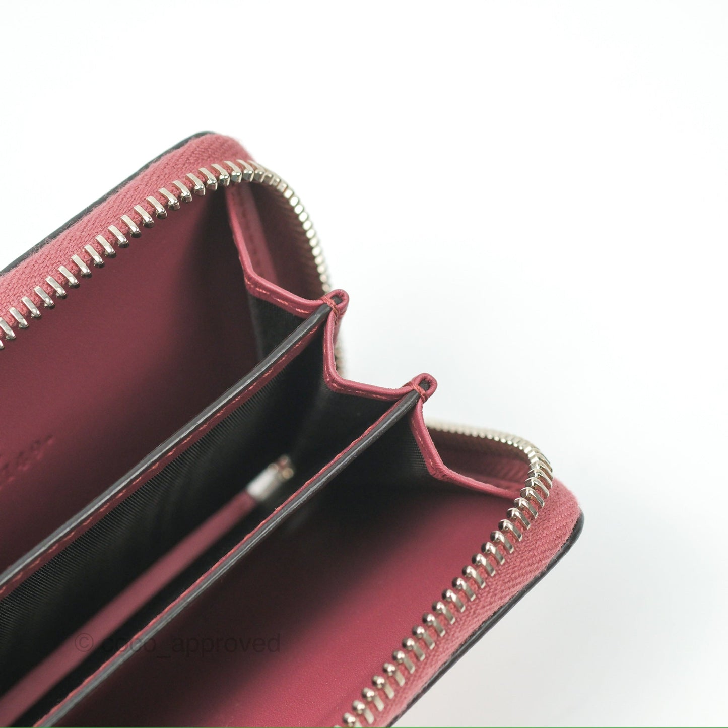 Gucci GG Supreme Blooms Zip Around Card Case Wallet