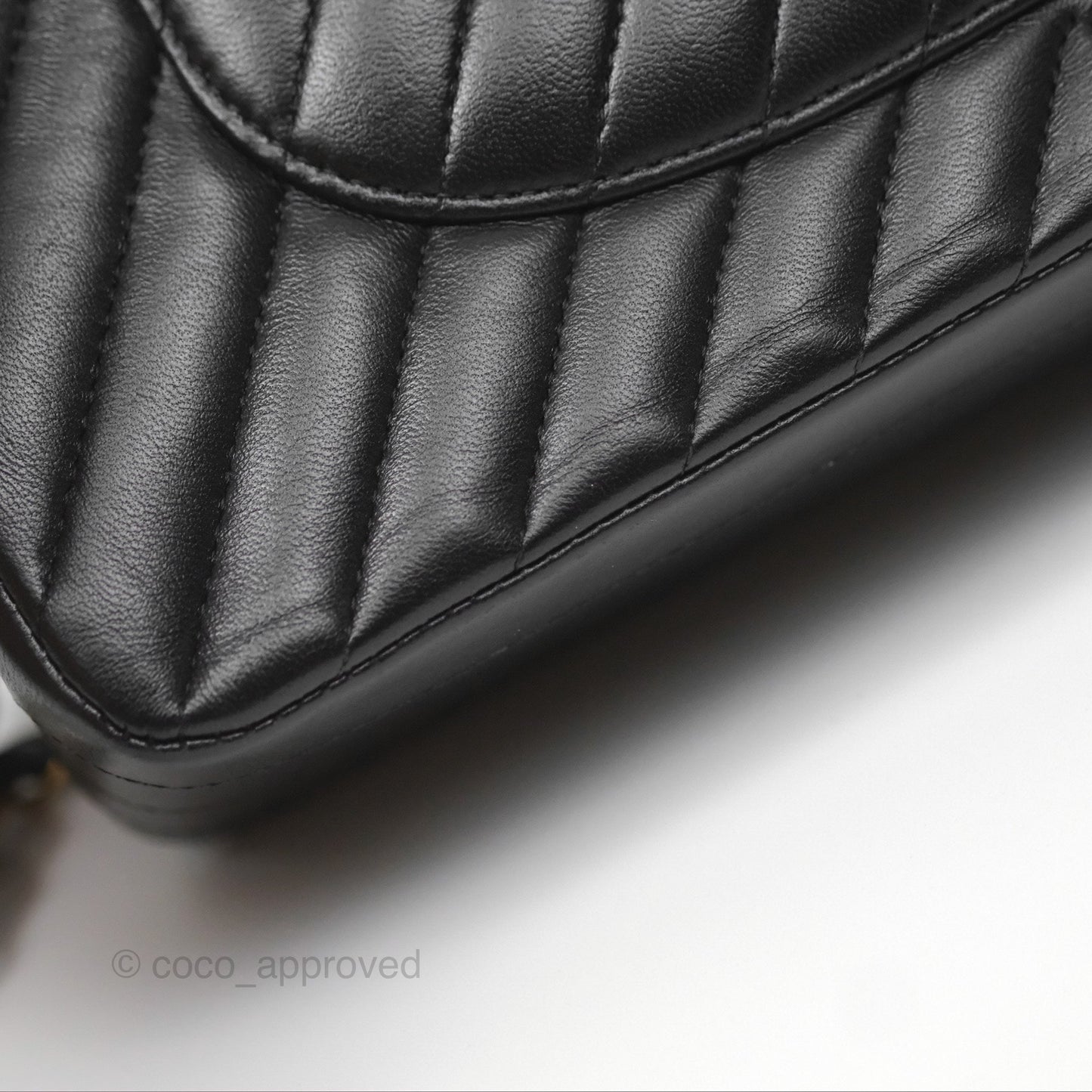 Chanel Classic M/L Medium Flap Chevron Black Lambskin Gold Hardware