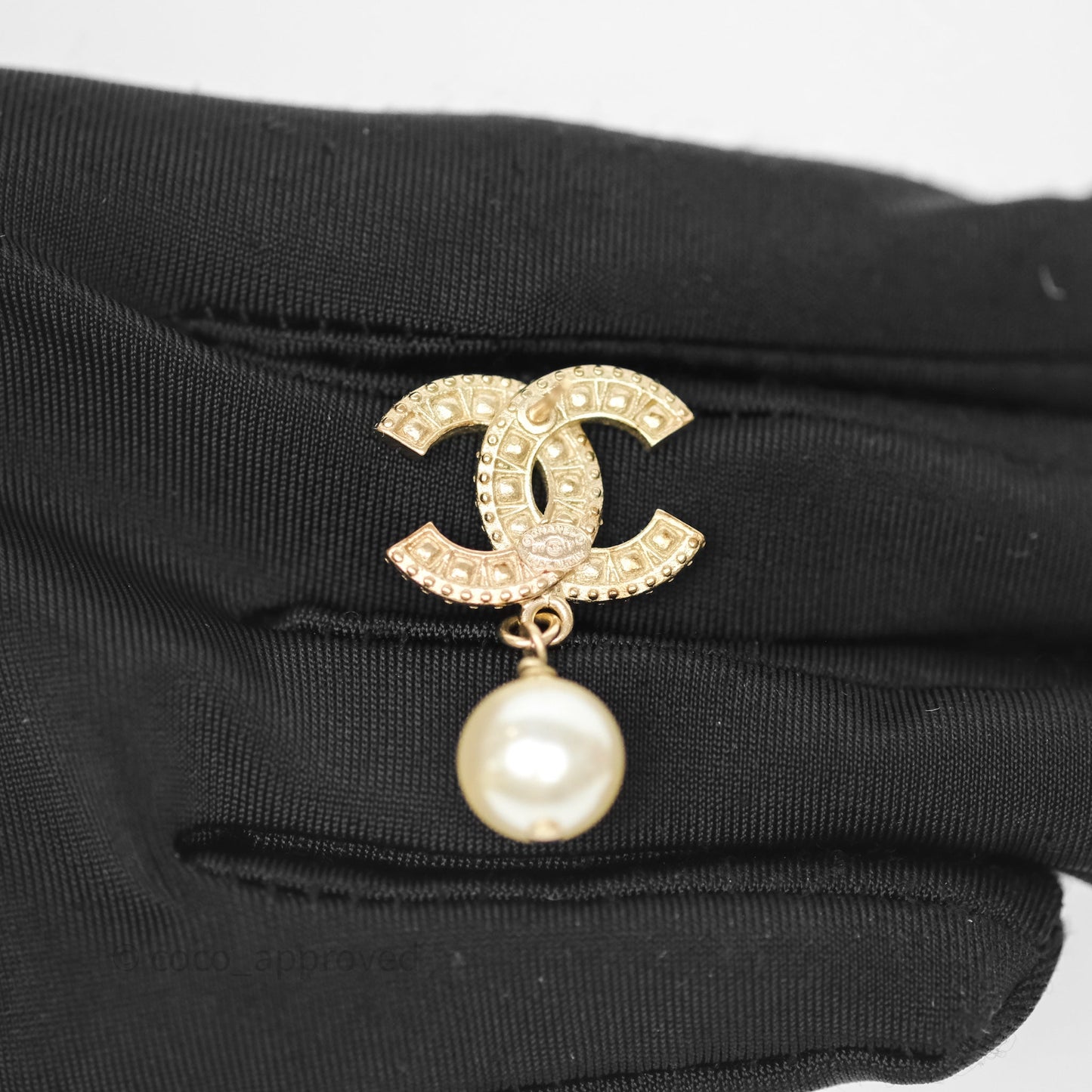 Chanel Crystal CC Pearl Drop Earrings Gold Tone 19V