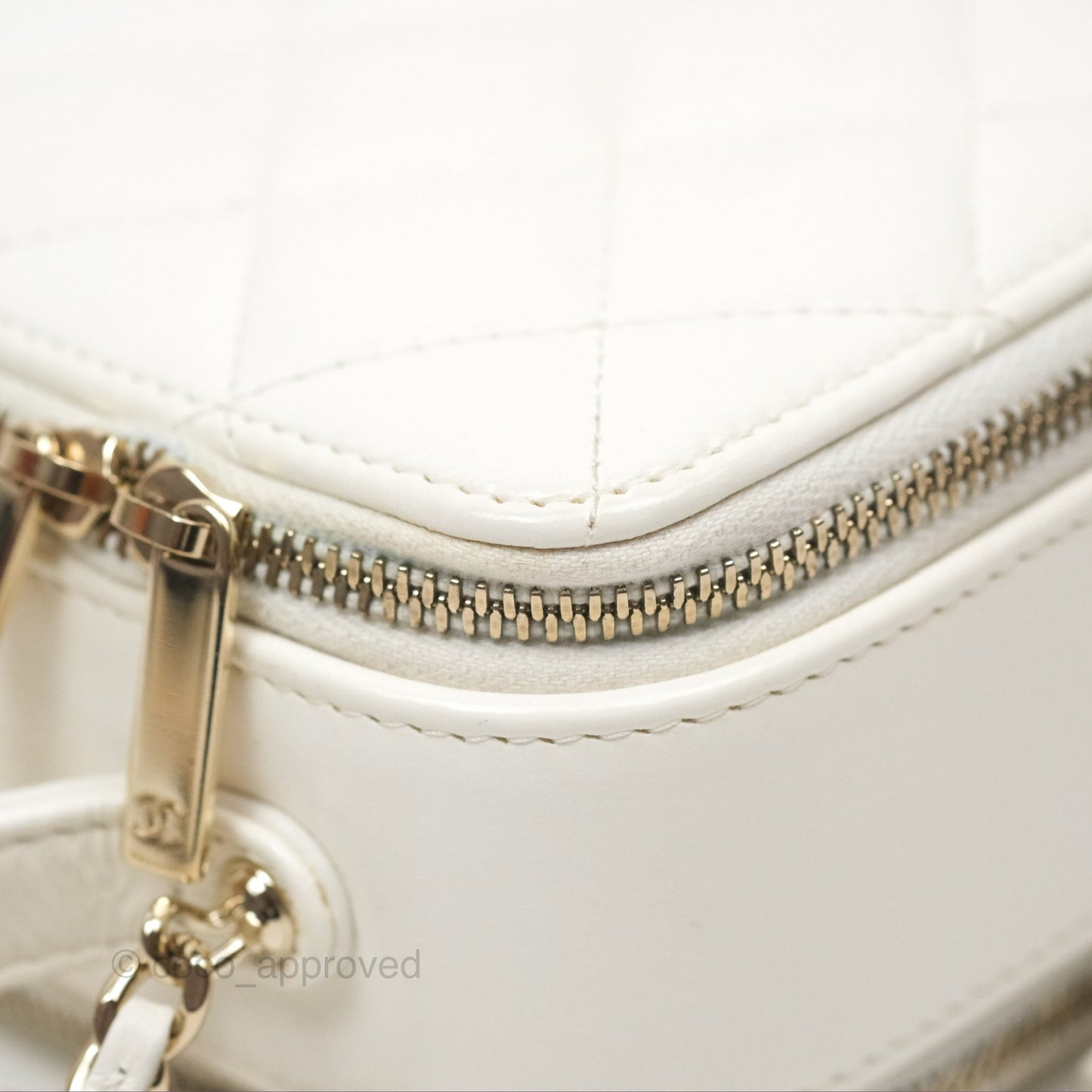 Chanel Top Handle Quilted Vanity Case White Shiny Lambskin Good Hardware
