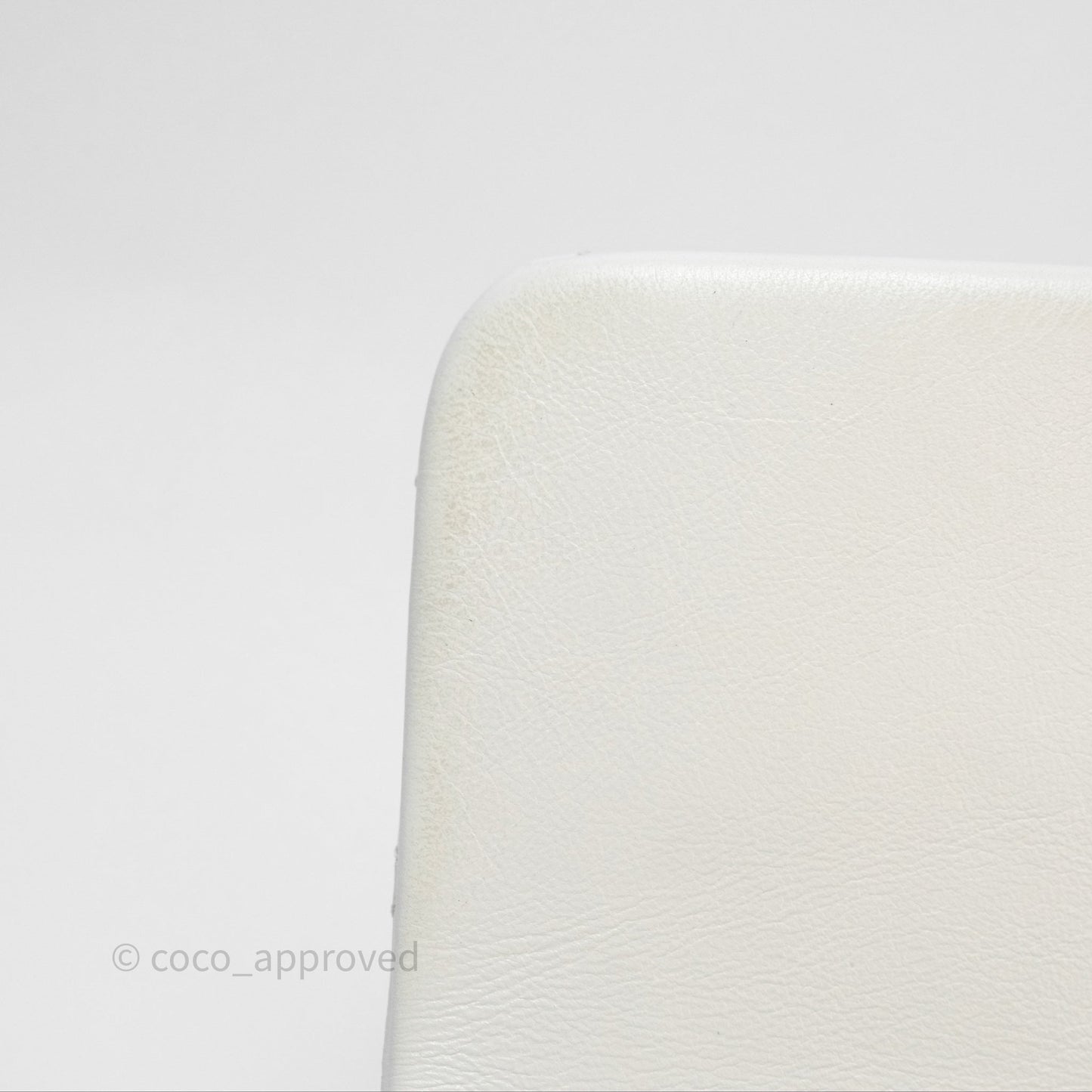 Chanel Quilted Pearl Flap Bag White Shiny Crumpled Calfskin Aged Gold Hardware 22C