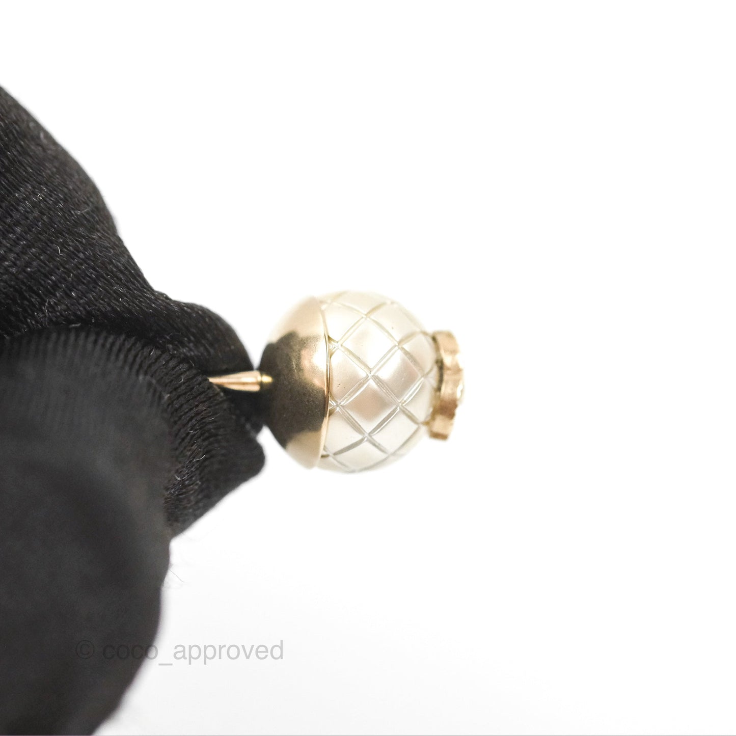 Chanel CC Round Earrings Gold Tone 16P
