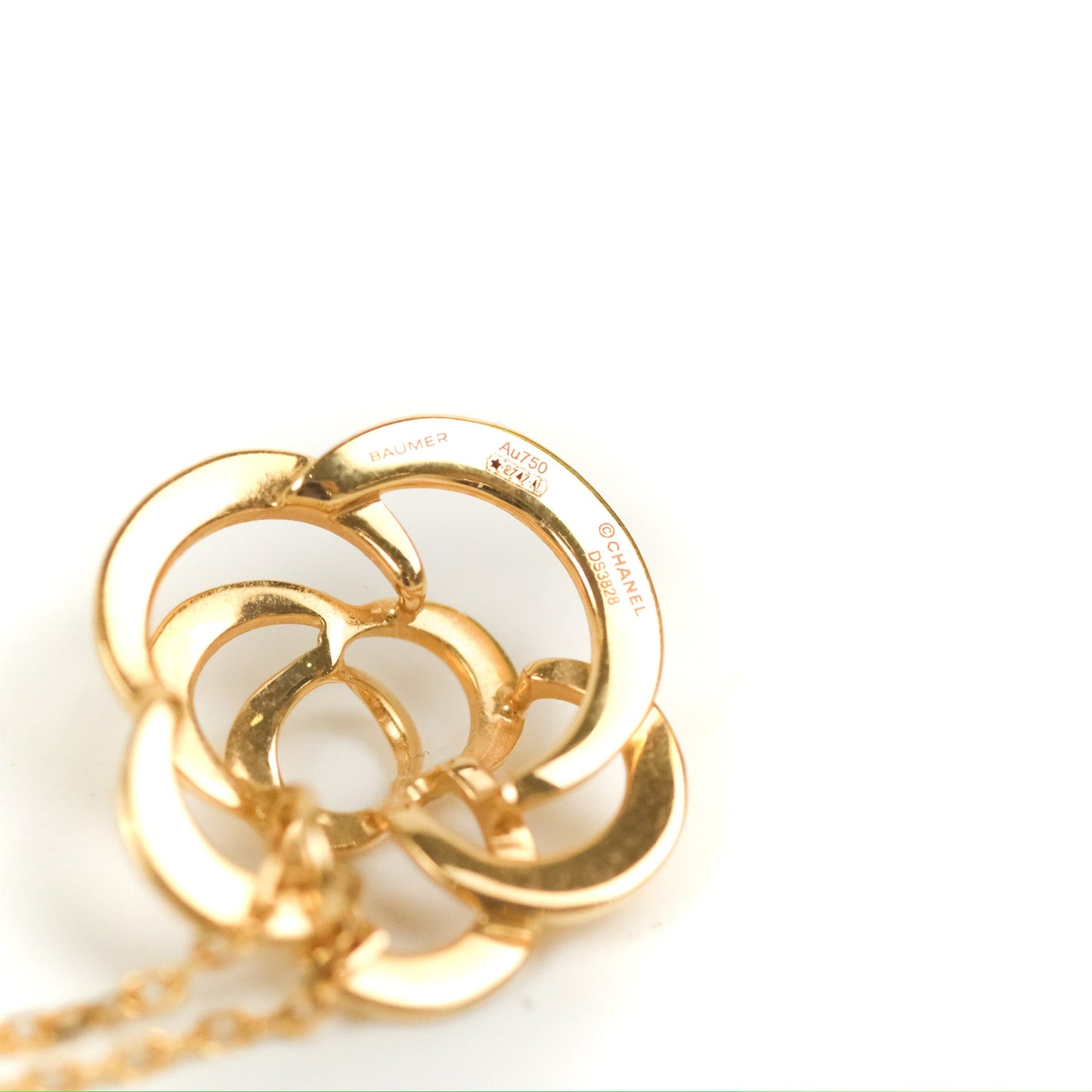 Chanel Fil De Camelia Necklace 18K Gold
