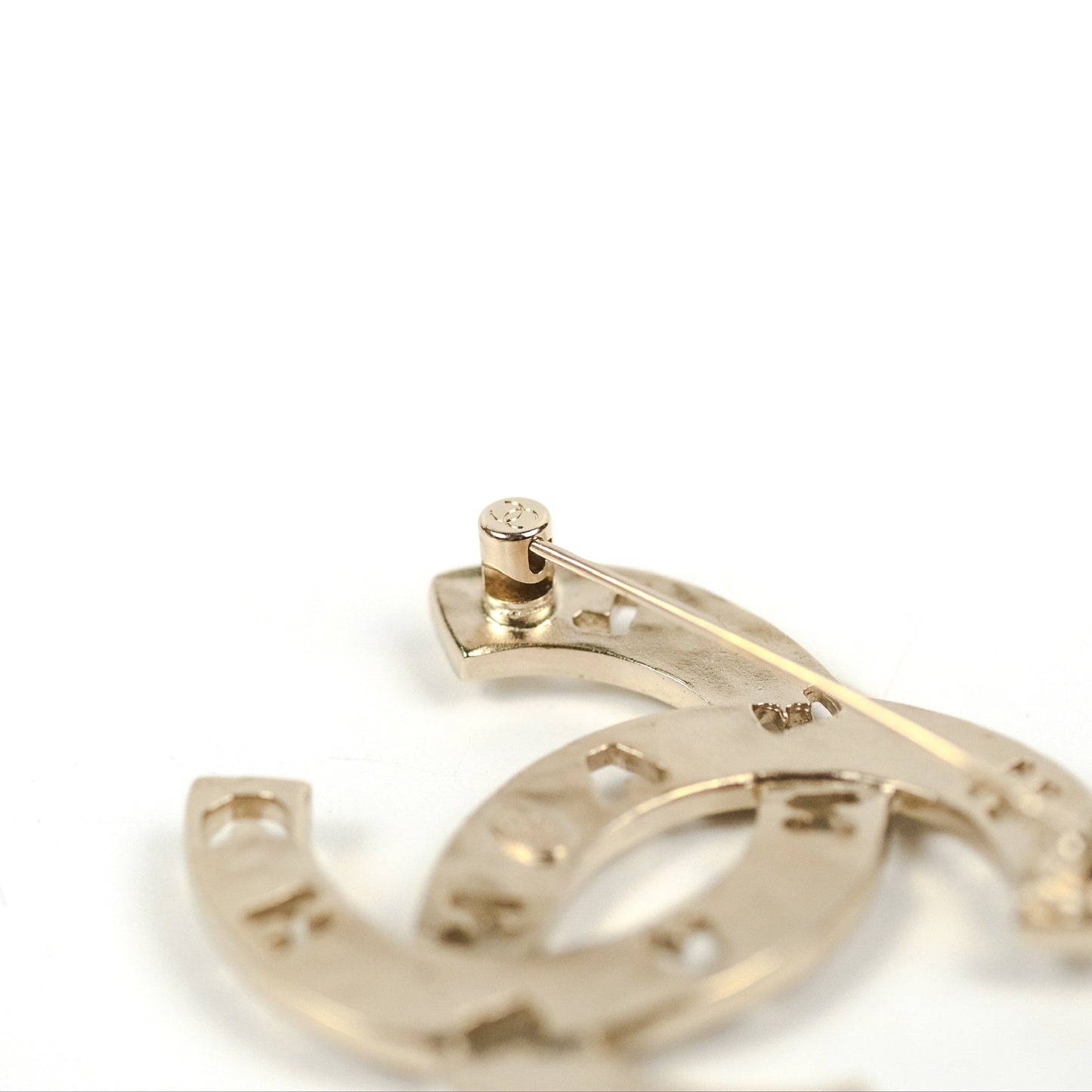 Chanel CC Pearl Crystal Logo Brooch Gold Tone 21K