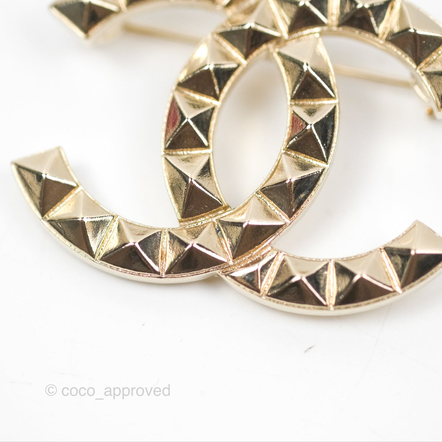 Chanel CC Brooch Gold Tone 17V