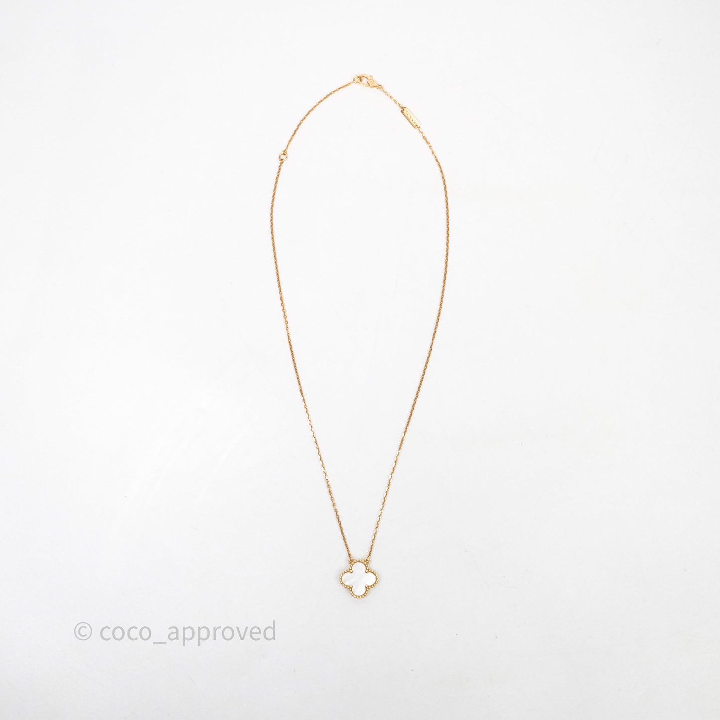 Van Cleef & Arpels Vintage Alhambra Pendant White Mother-of-pearl Yellow Gold