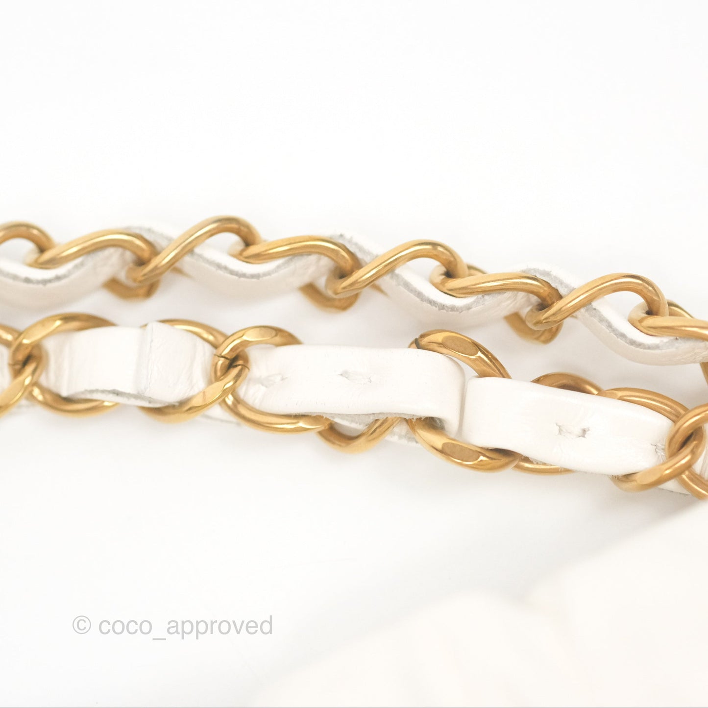 Chanel 22 Medium White Shiny Calfskin Aged Gold Hardware