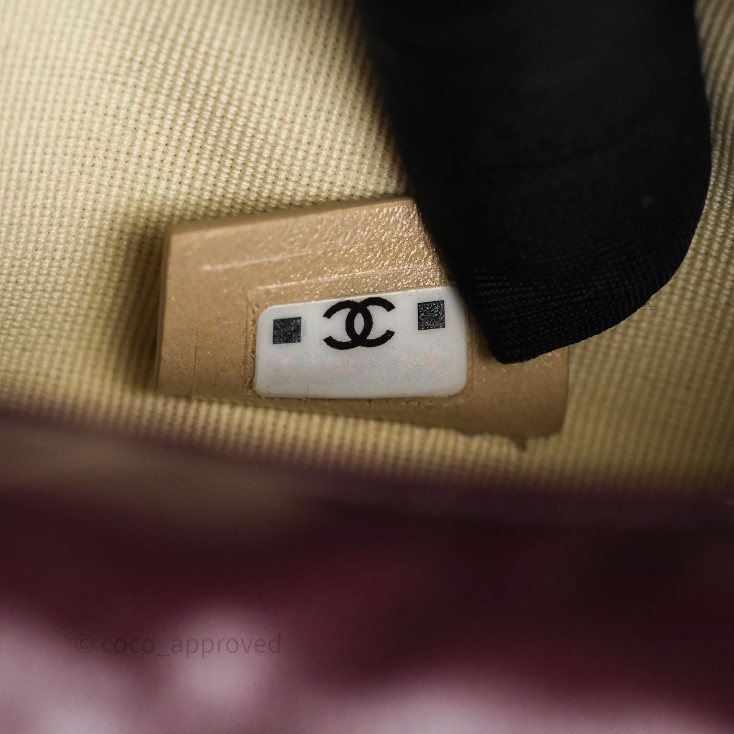 Chanel Mini Hobo Pouch Dark Burgundy Shiny Crumpled Calfskin Aged Gold Hardware