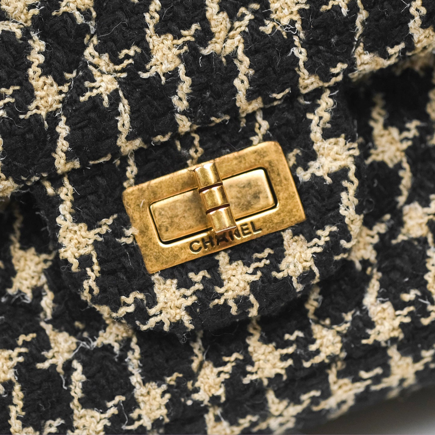 Chanel Reissue 225 Flap Houndstooth Beige Black Fabric Antique Gold Hardware