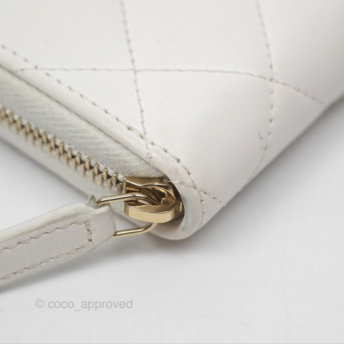 Chanel Pearl CC Zipped Coin Purse White Lambskin Gold Hardware