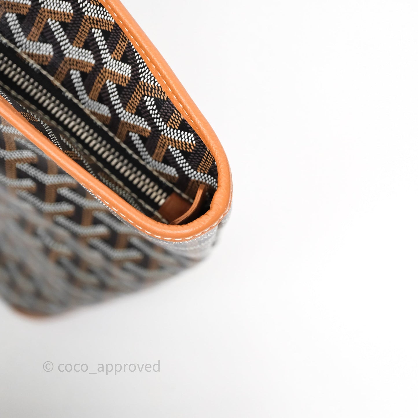 Goyard Artois Tote MM Goyardine Canvas⁣⁣⁣⁣⁣⁣⁣⁣⁣⁣⁣⁣⁣⁣⁣⁣⁣⁣⁣⁣ Tan/Black