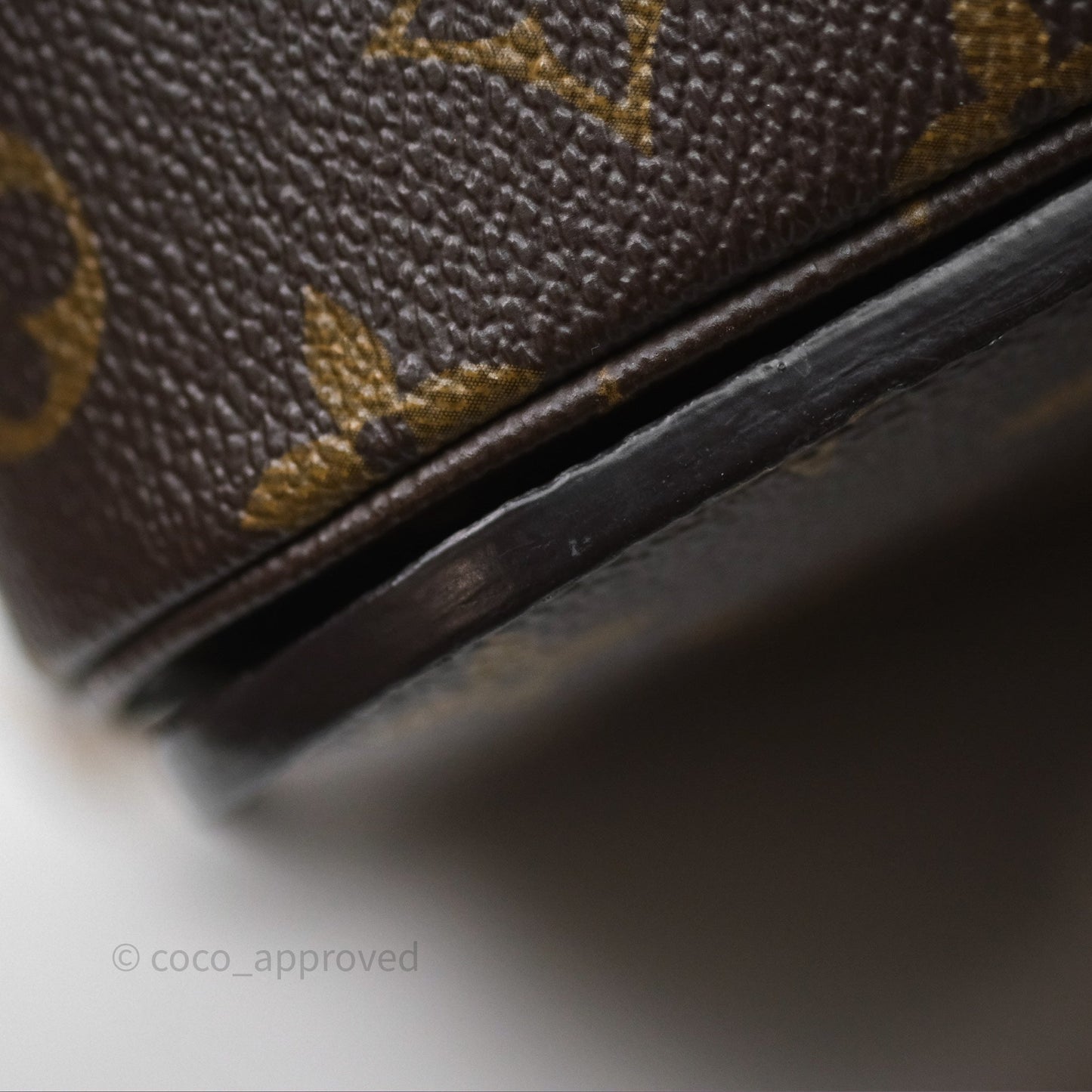 Louis Vuitton Pochette Metis Monogram Canvas