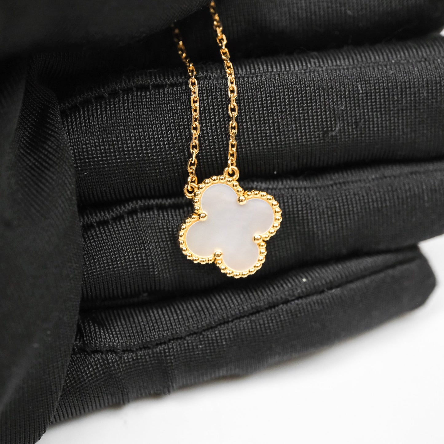 Van Cleef & Arpels Vintage Alhambra Pendant White Mother-of-pearl Necklace Yellow Gold