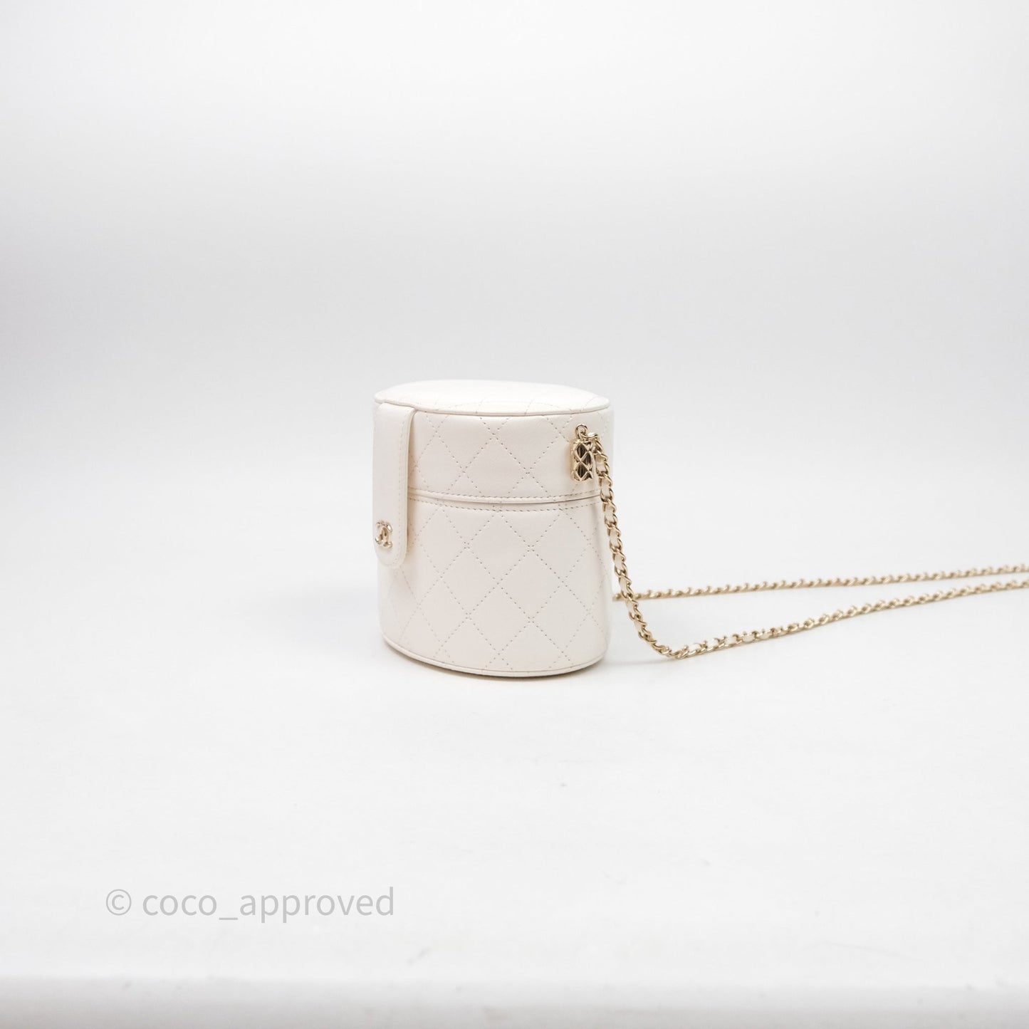 Chanel Quilted Round Vanity Clutch With Chain White Lambskin Gold Hardware