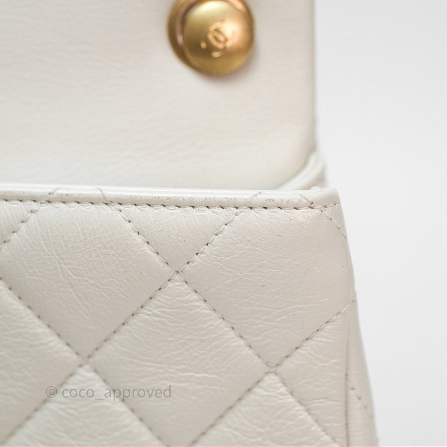 Chanel Quilted Pearl Flap Bag White Shiny Crumpled Calfskin Aged Gold Hardware 22C