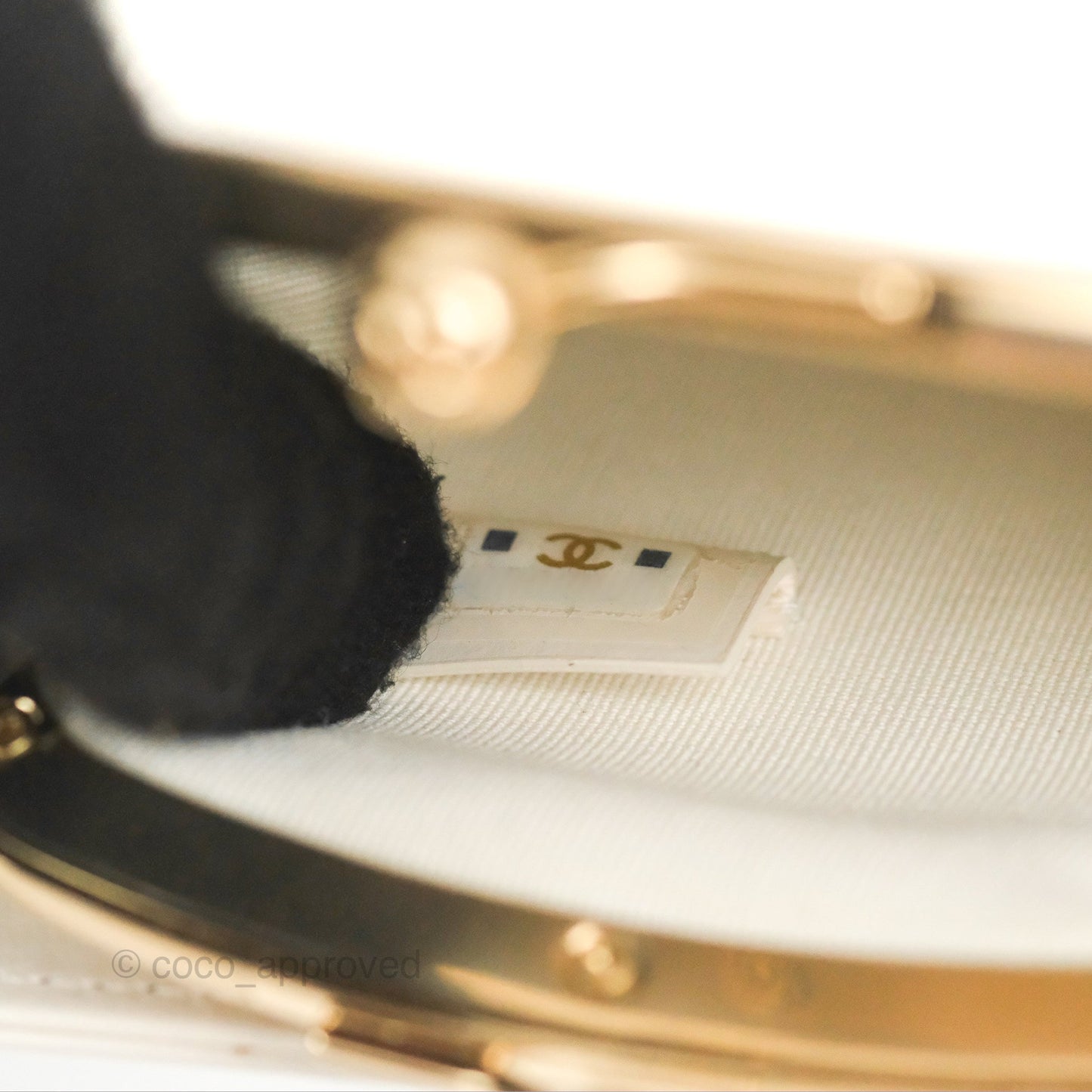 Chanel Coin Purse Clutch With Chain White Lambskin Gold Hardware