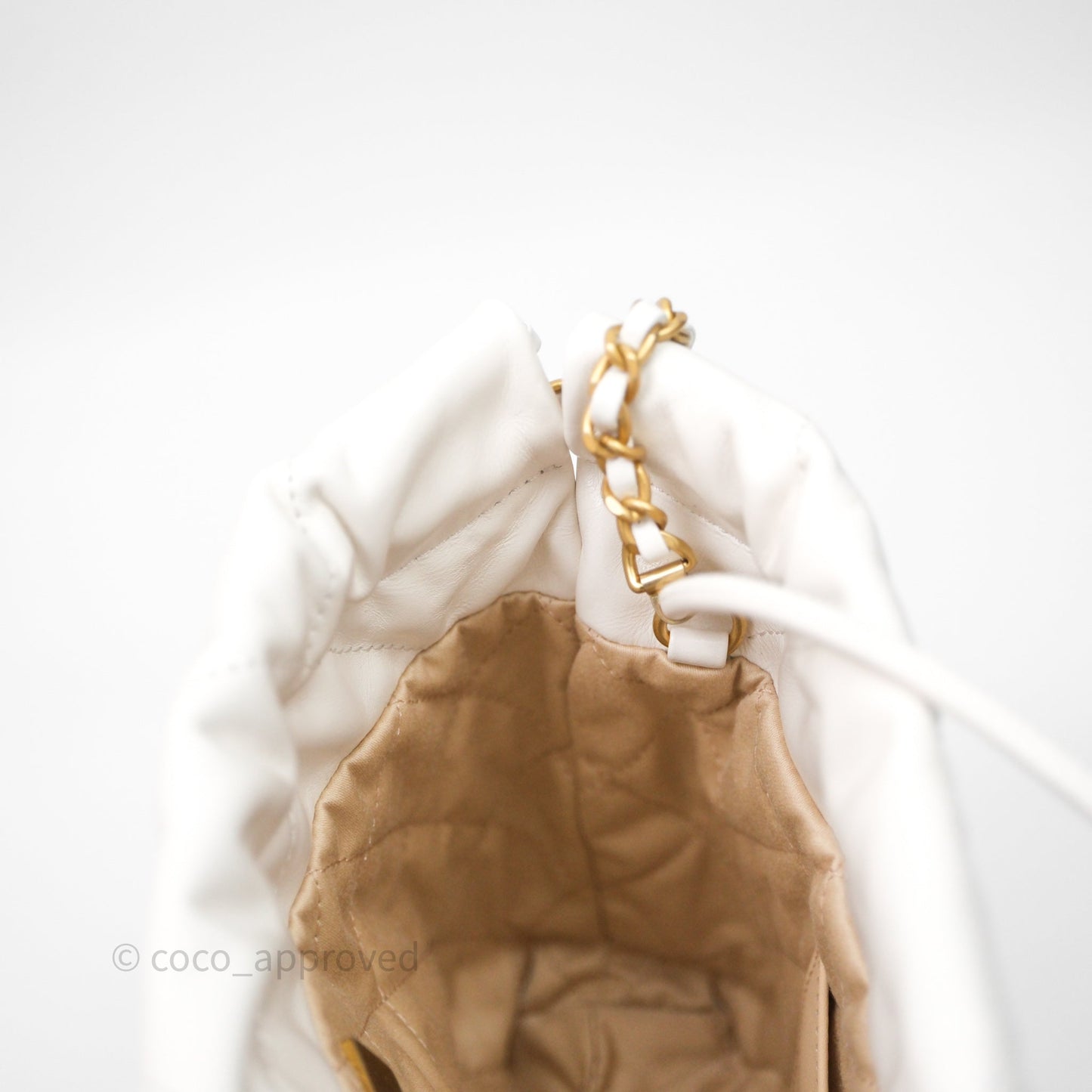 Chanel 22 Mini Bag White Shiny Crumpled Calfskin Aged Gold Hardware