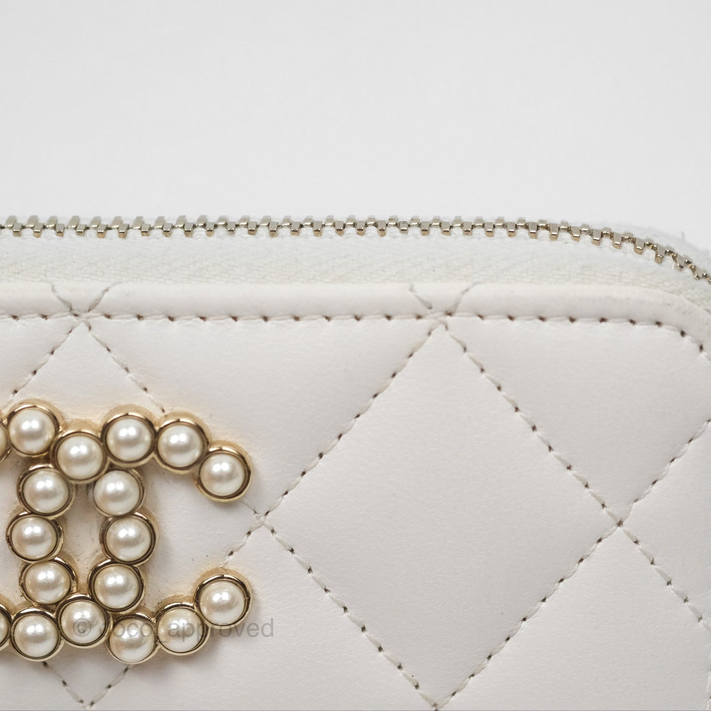 Chanel Pearl CC Zipped Coin Purse White Lambskin Gold Hardware