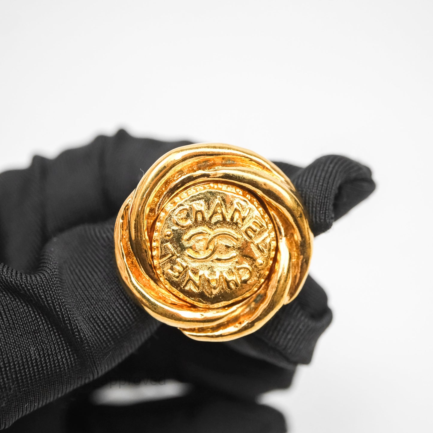 Chanel Vintage CC Round Ear Clip Gold Tone 93P