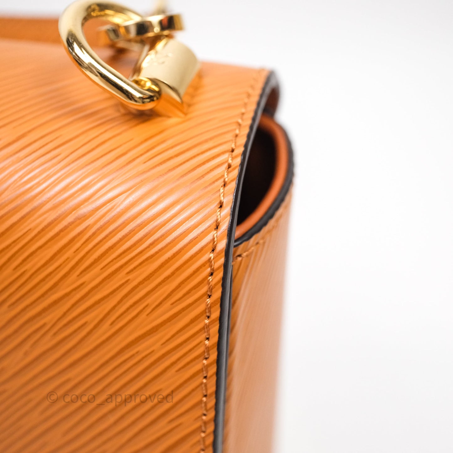 Louis Vuitton Twist Bag MM Gold Honey Epi