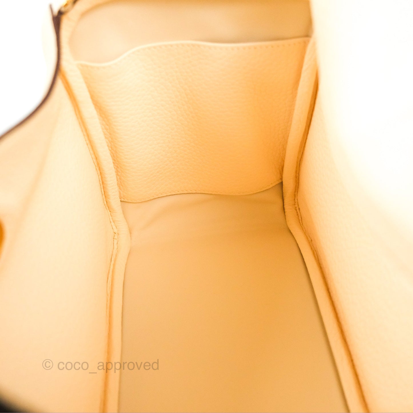 Hermès Lindy 26 Nata Taurillon Clemence Gold Hardware