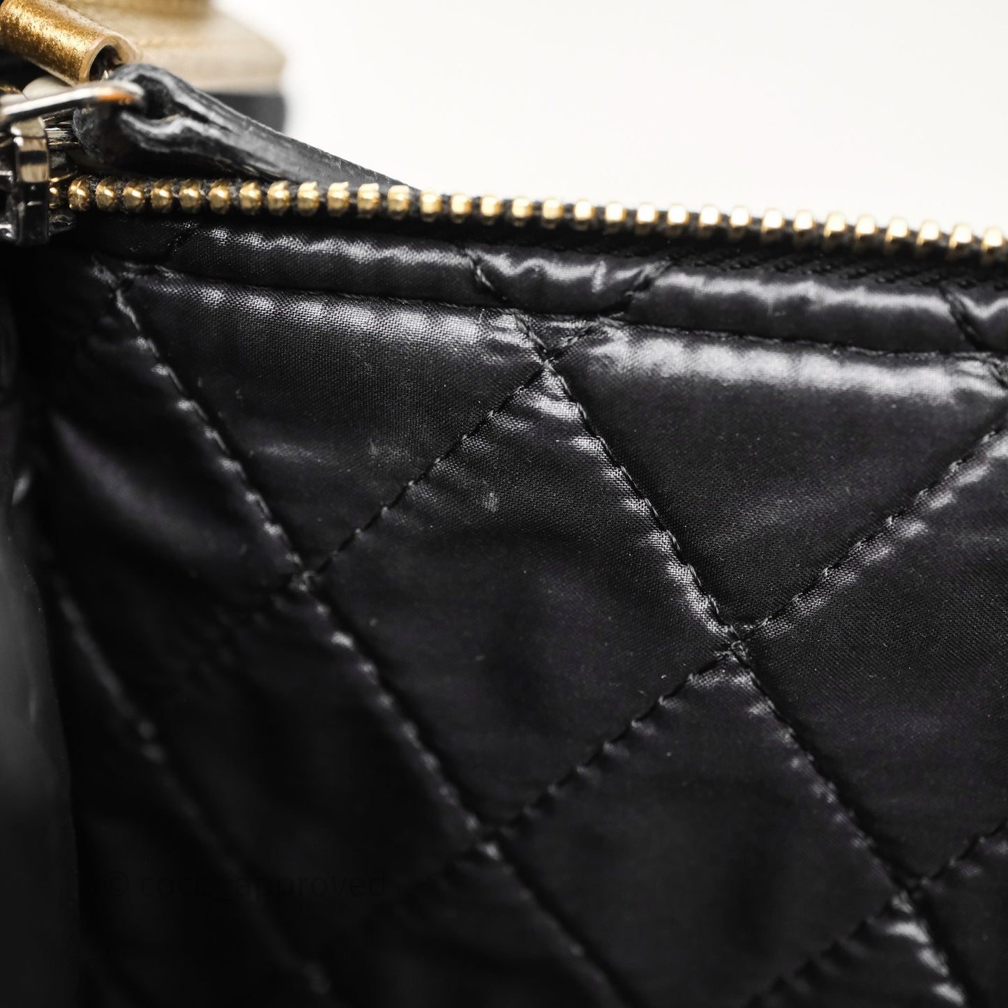 Chanel Classic Zipper O Case Black/ White Gold Hardware