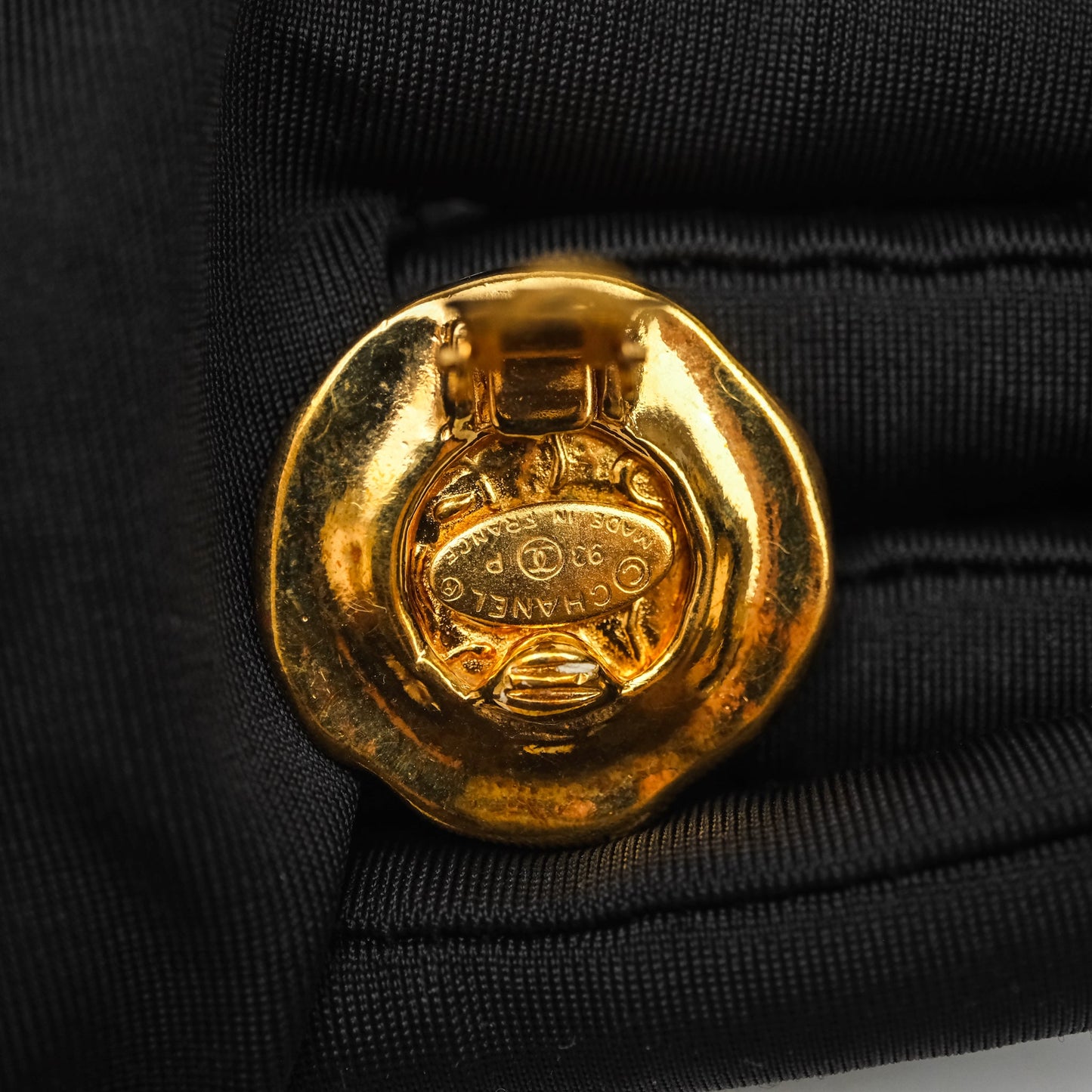 Chanel Vintage CC Round Ear Clip Gold Tone 93P