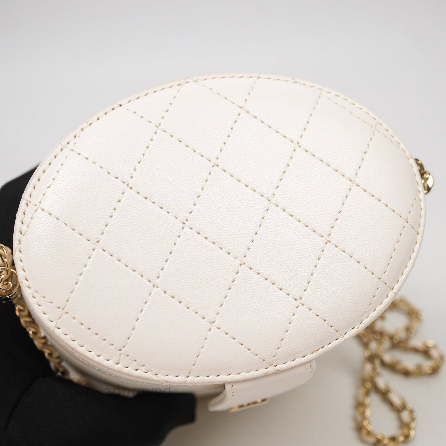 Chanel Quilted Round Vanity Clutch With Chain White Lambskin Gold Hardware