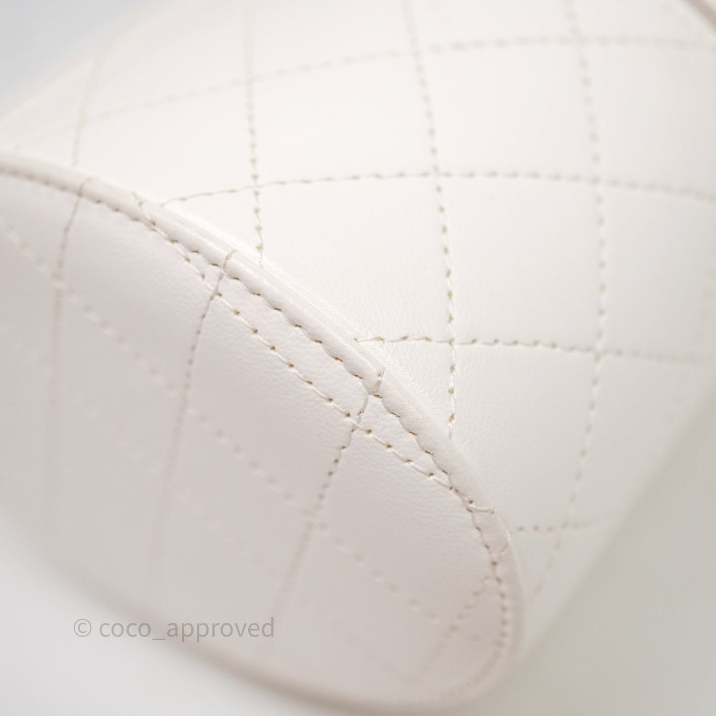 Chanel Quilted Round Vanity Clutch With Chain White Lambskin Gold Hardware