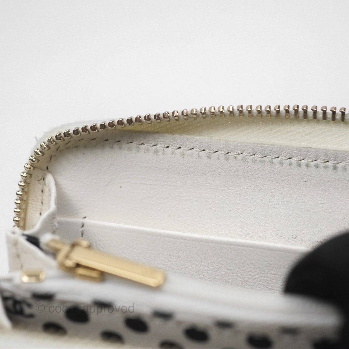 Chanel Pearl CC Zipped Coin Purse White Lambskin Gold Hardware