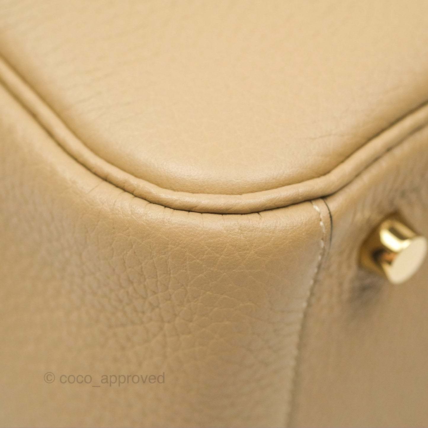 Hermès Lindy 26 Trench Clemence Gold Hardware