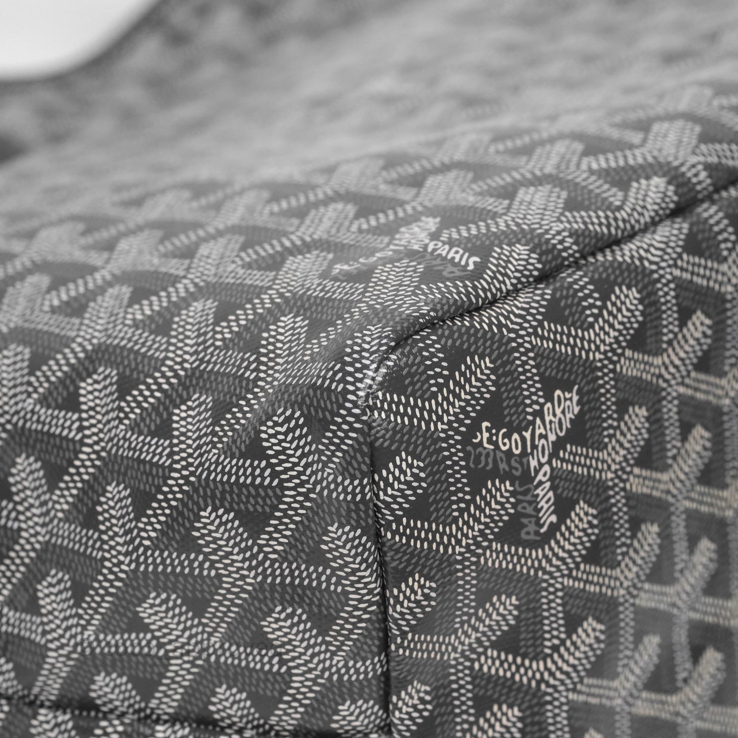 Goyard St Louis Tote PM ⁣⁣⁣⁣⁣⁣⁣⁣⁣⁣⁣⁣⁣⁣⁣⁣⁣⁣⁣⁣Grey