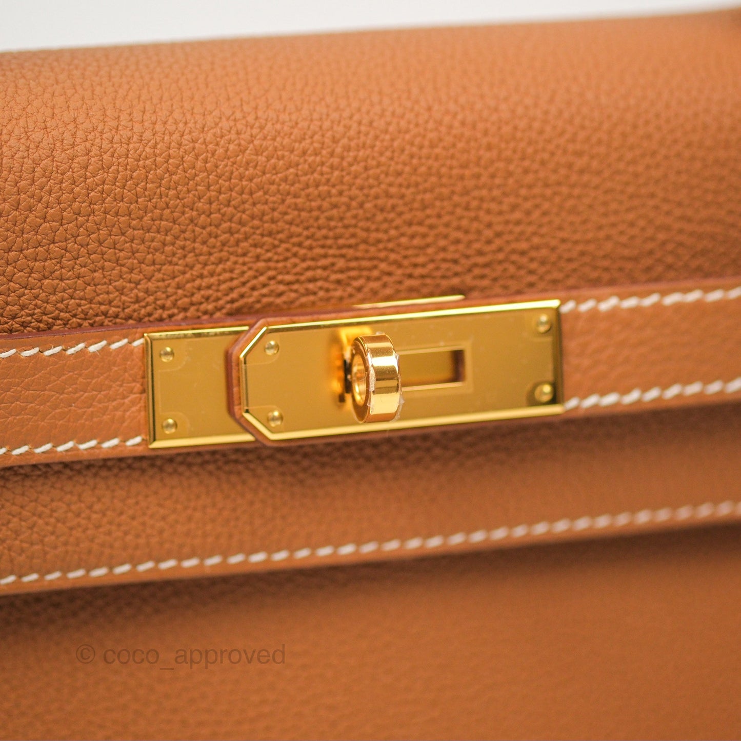 Hermès Retourne Kelly 28 Gold Togo Gold Hardware
