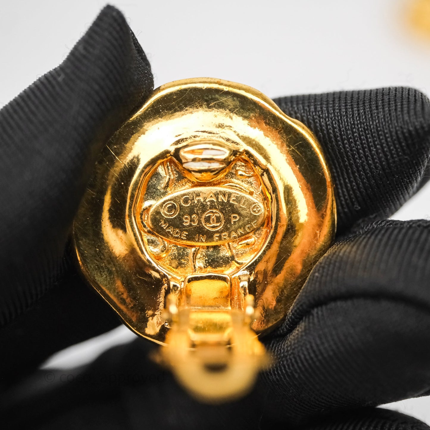 Chanel Vintage CC Round Ear Clip Gold Tone 93P