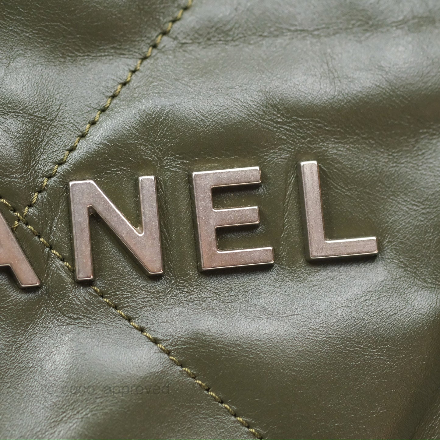 Chanel 22 Medium Green Shiny Calfskin Ruthenium Hardware