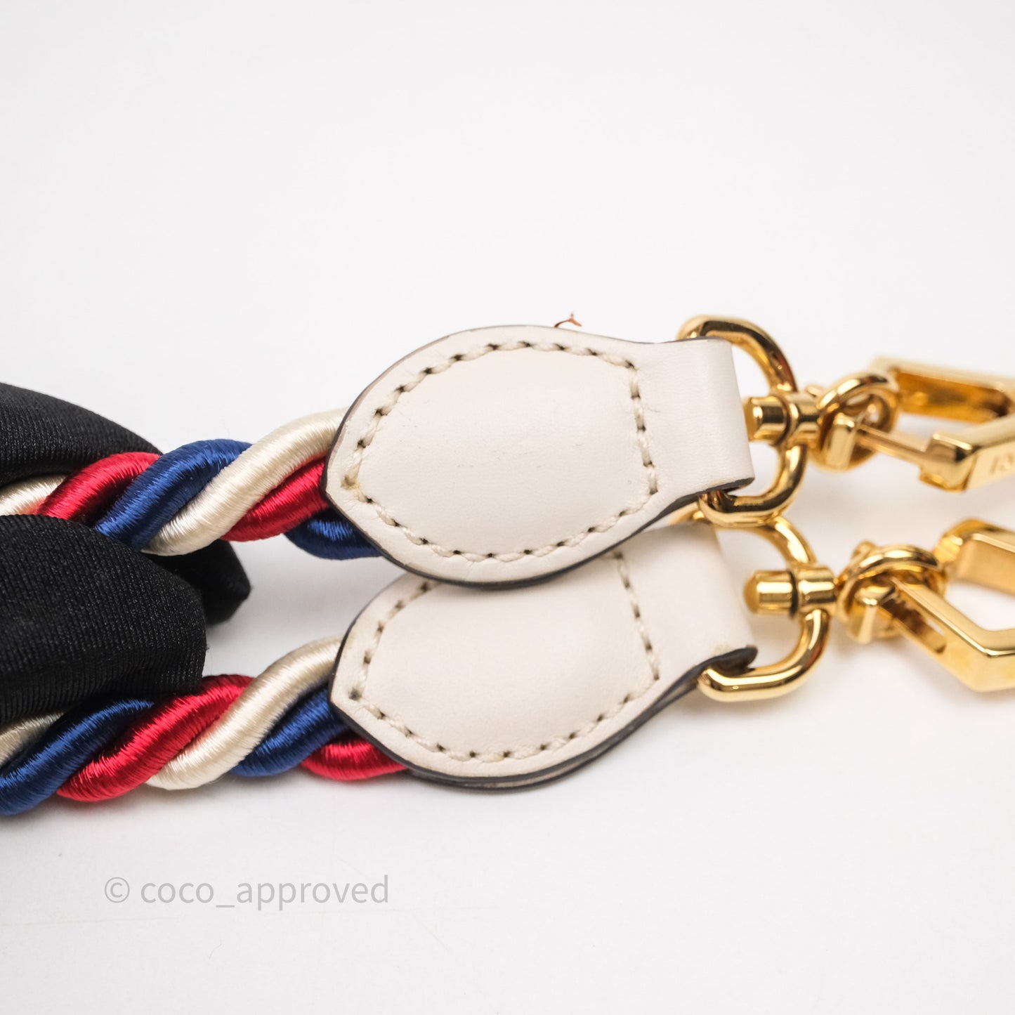 Gucci Mini Sylvie Top Handle White Calfskin Shoulder Bag⁣ ⁣⁣⁣⁣⁣⁣⁣⁣⁣⁣⁣⁣⁣⁣⁣⁣With Strap