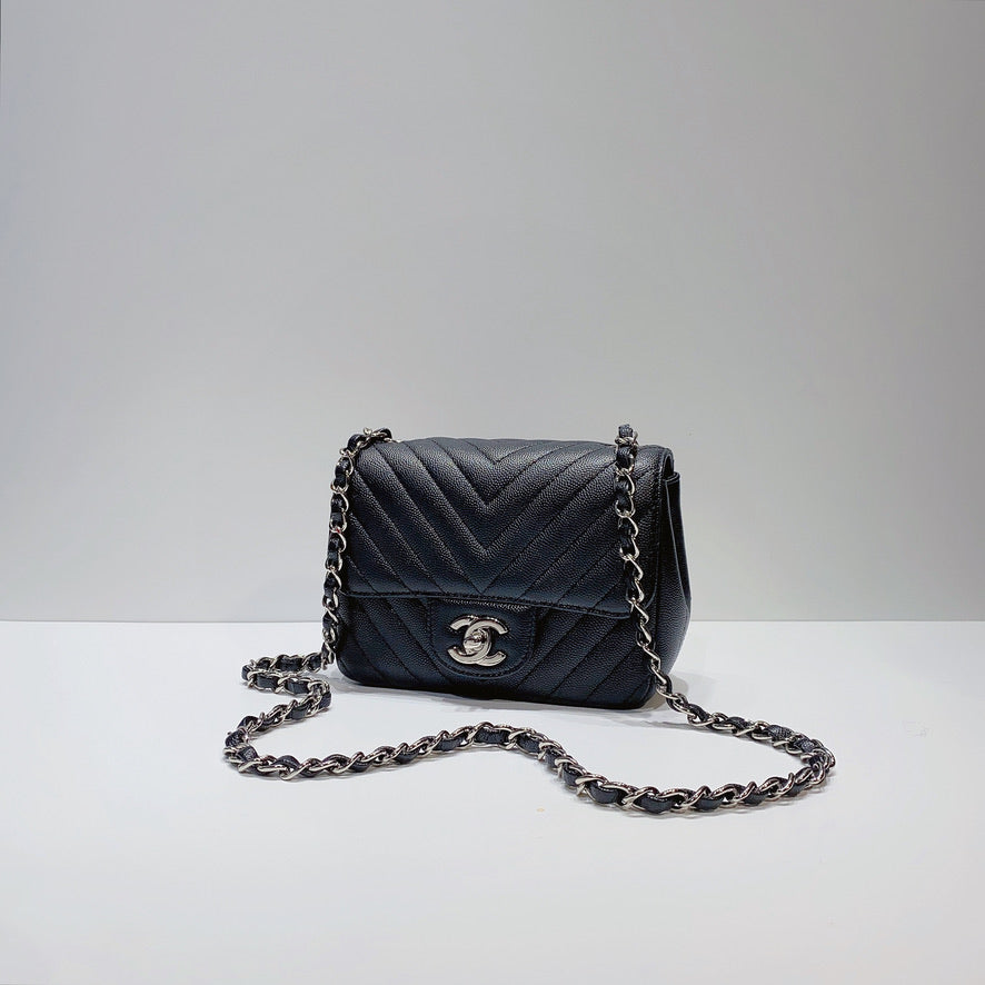 No.3710-Chanel Caviar Chevron Classic Flap Mini 17cm
