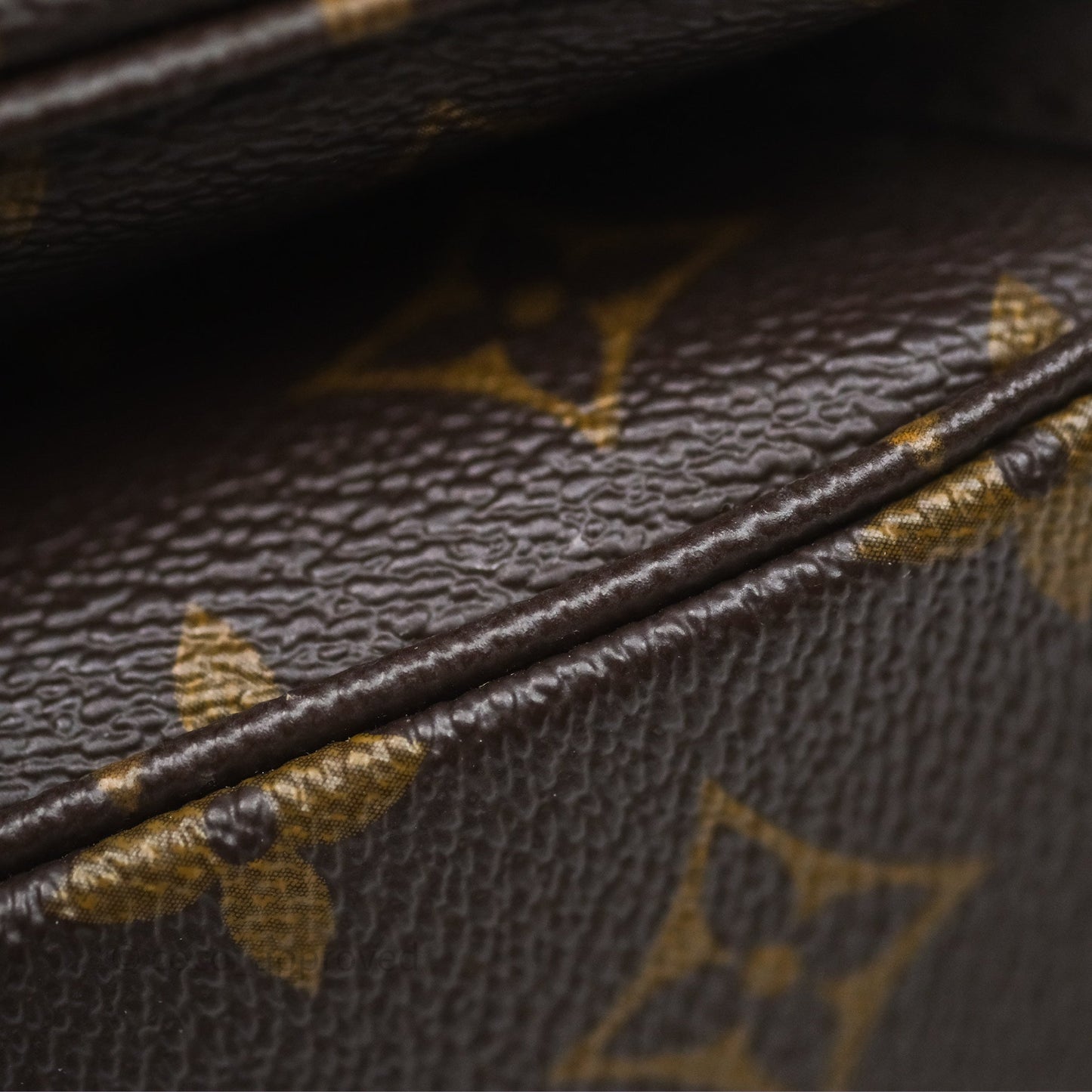 Louis Vuitton Pochette Metis Monogram Canvas