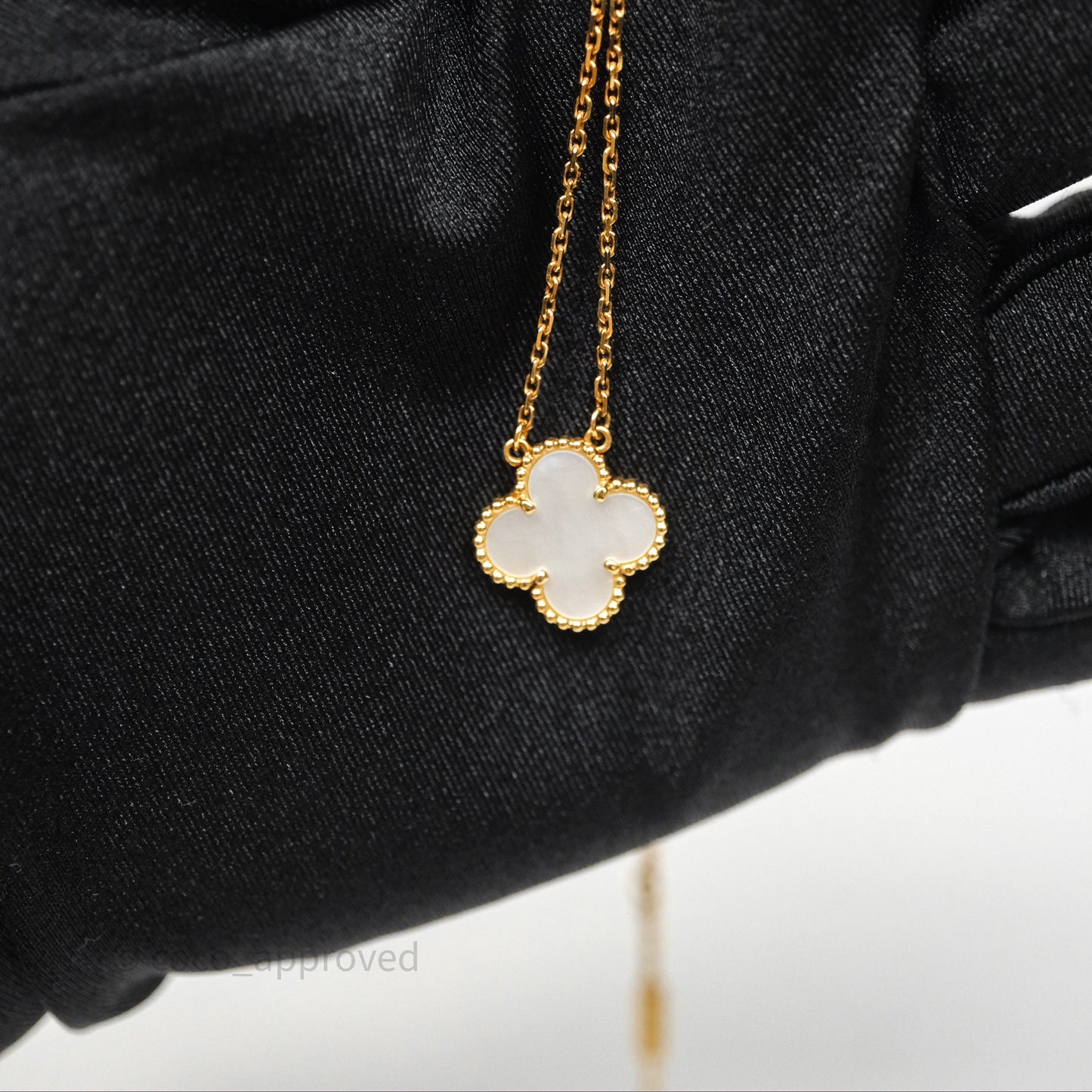 Van Cleef & Arpels Vintage Alhambra Pendant White Mother-of-pearl Yellow Gold
