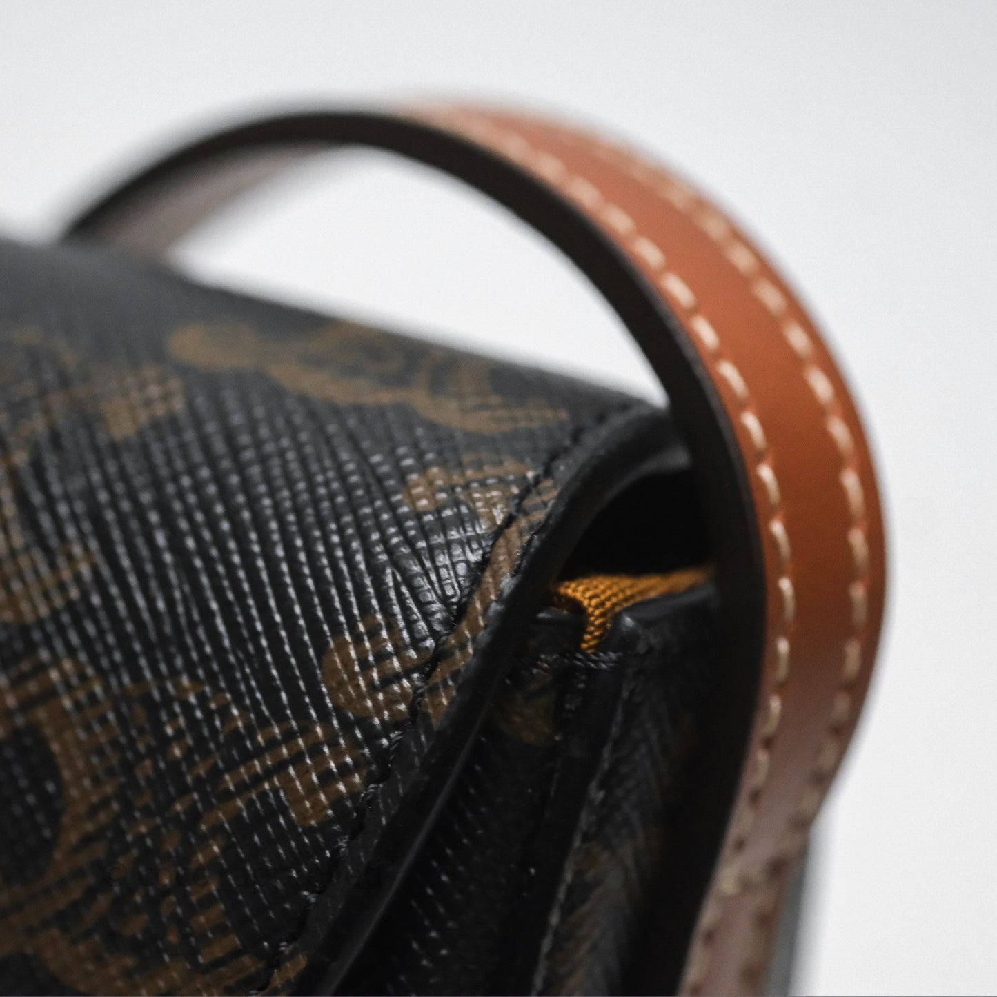 Celine Besace Cuir Bag Triomphe Canvas Tan
