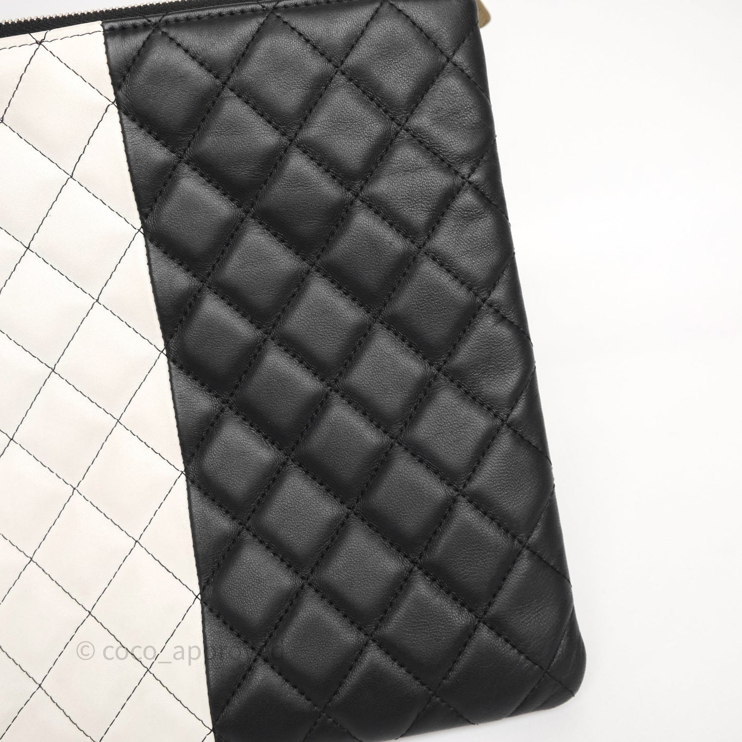 Chanel Classic Zipper O Case Black/ White Gold Hardware