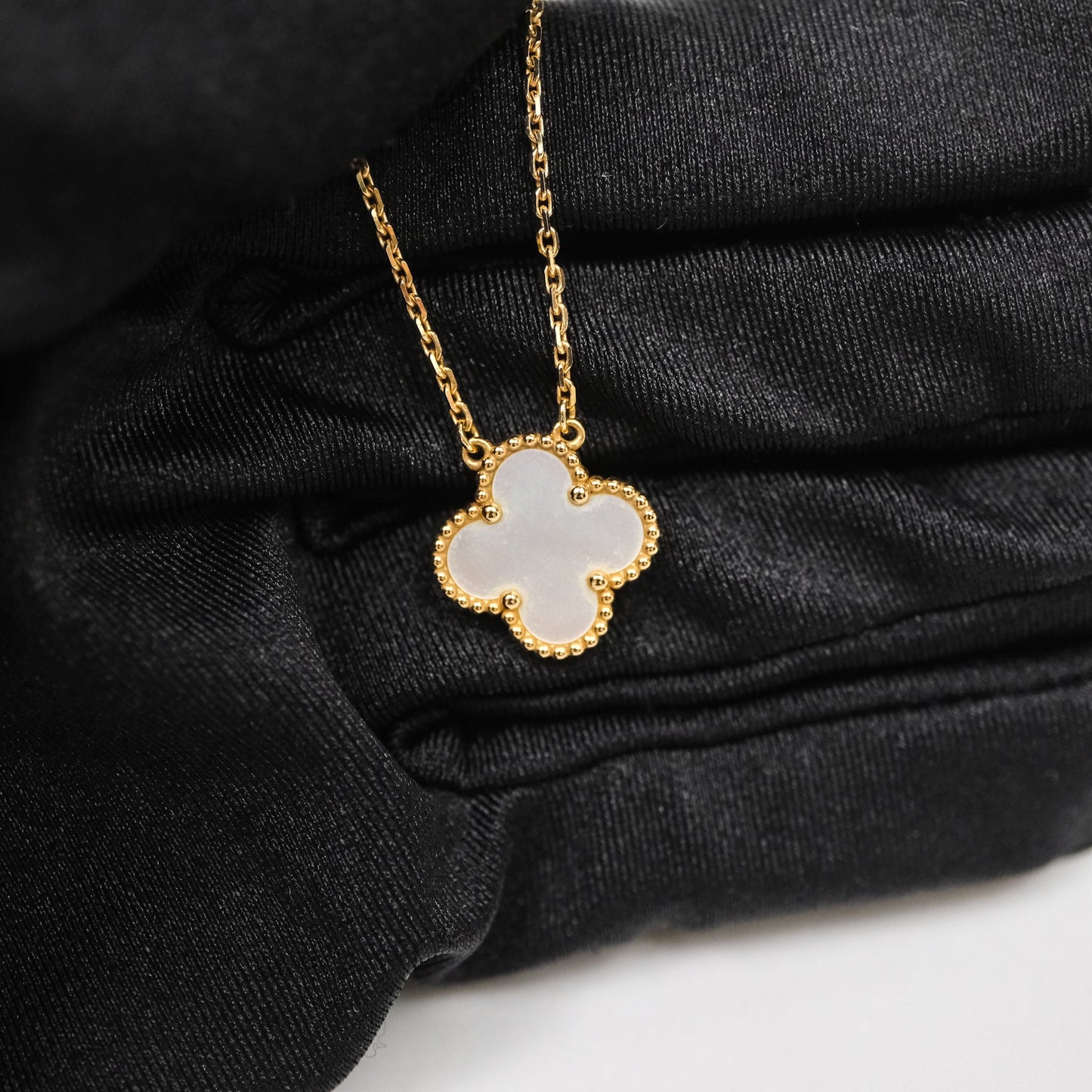 Van Cleef & Arpels Vintage Alhambra Pendant White Mother-of-pearl Yellow Gold