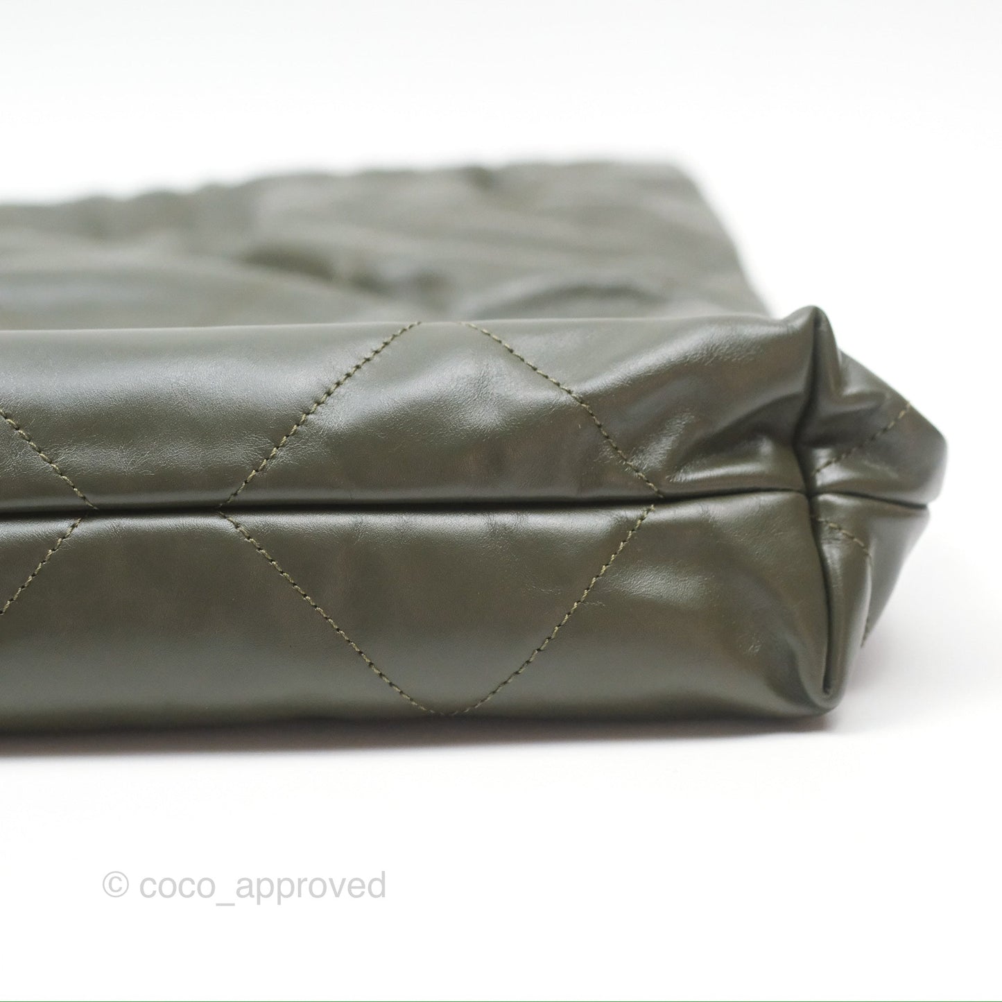 Chanel 22 Medium Green Shiny Calfskin Ruthenium Hardware