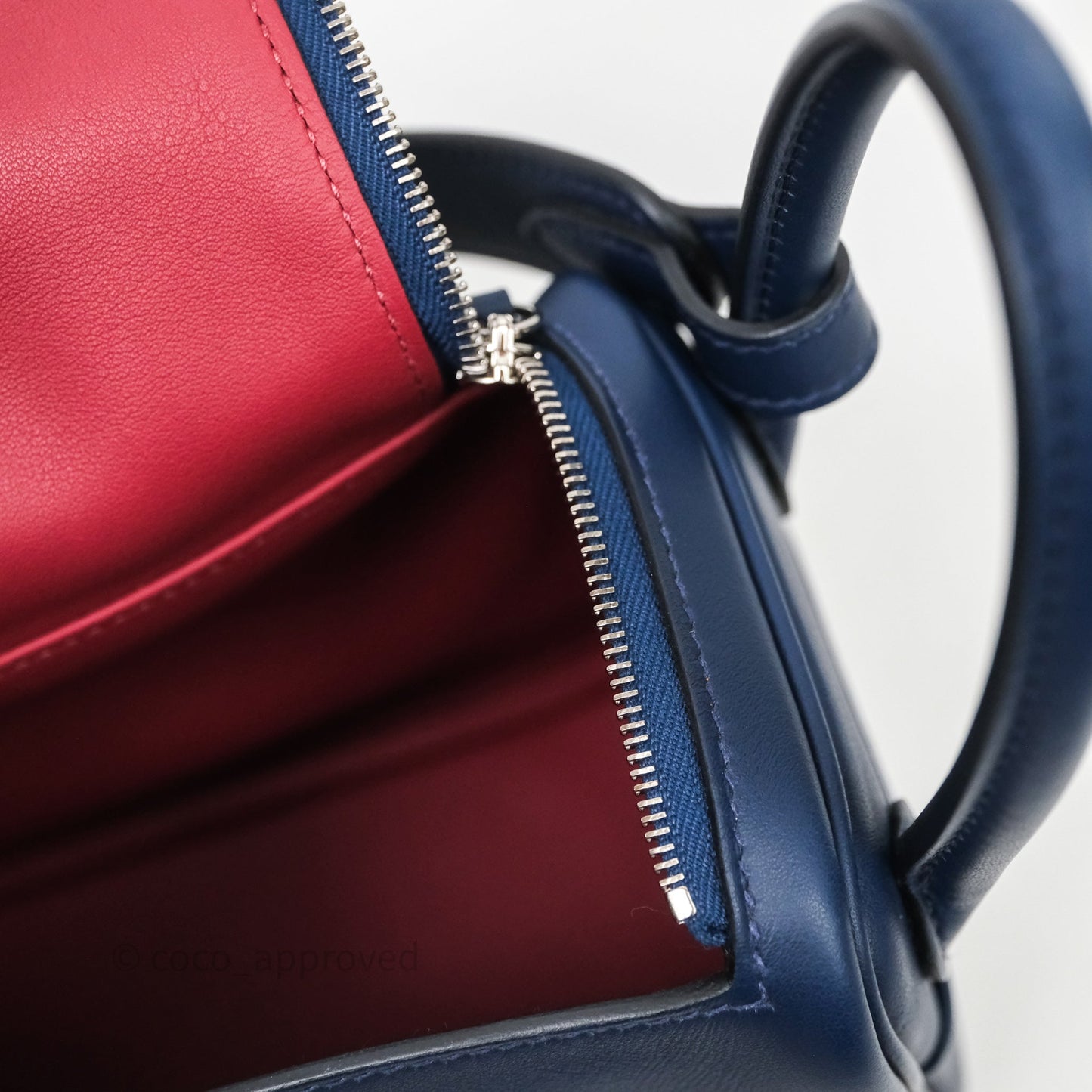 Hermès Mini Lindy II 20 Bleu Navy 7U / Rouge Grenat K1 Swift Palladium Hardware