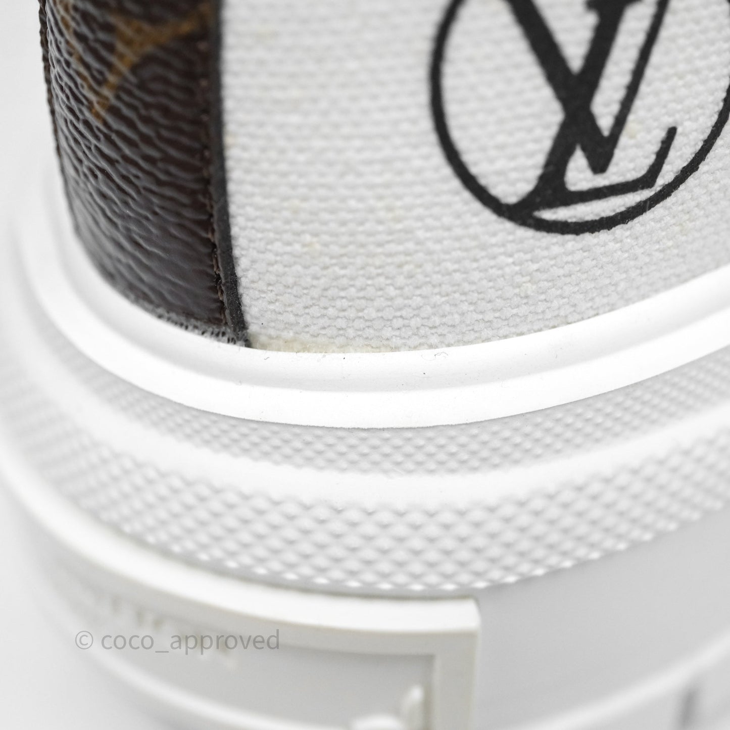 Louis Vuitton Logo Blanc Sneakers Size 38
